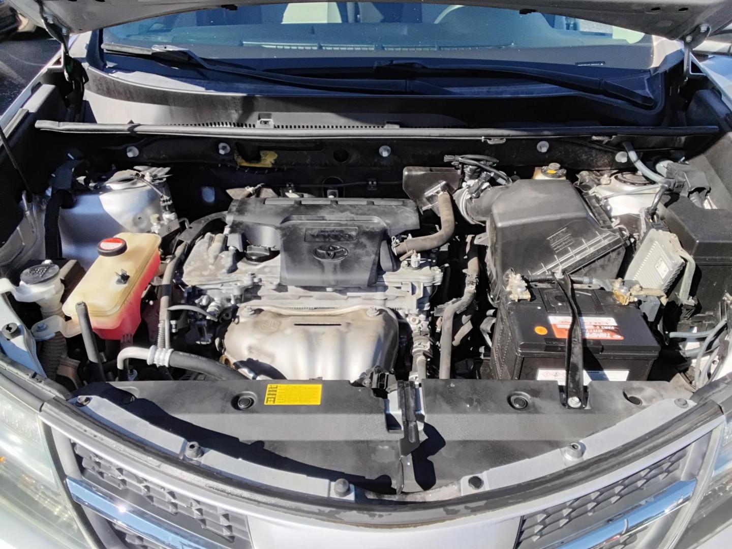 2014 SILVER /Grey Toyota RAV4 LE FWD (JTMZFREV1EJ) with an 2.5L L4 DOHC 16V engine, 6-Speed Automatic transmission, located at 6112 N Florida Avenue, Tampa, FL, 33604, (888) 521-5131, 27.954929, -82.459534 - 499$ down plus tax & tag. - Photo#12