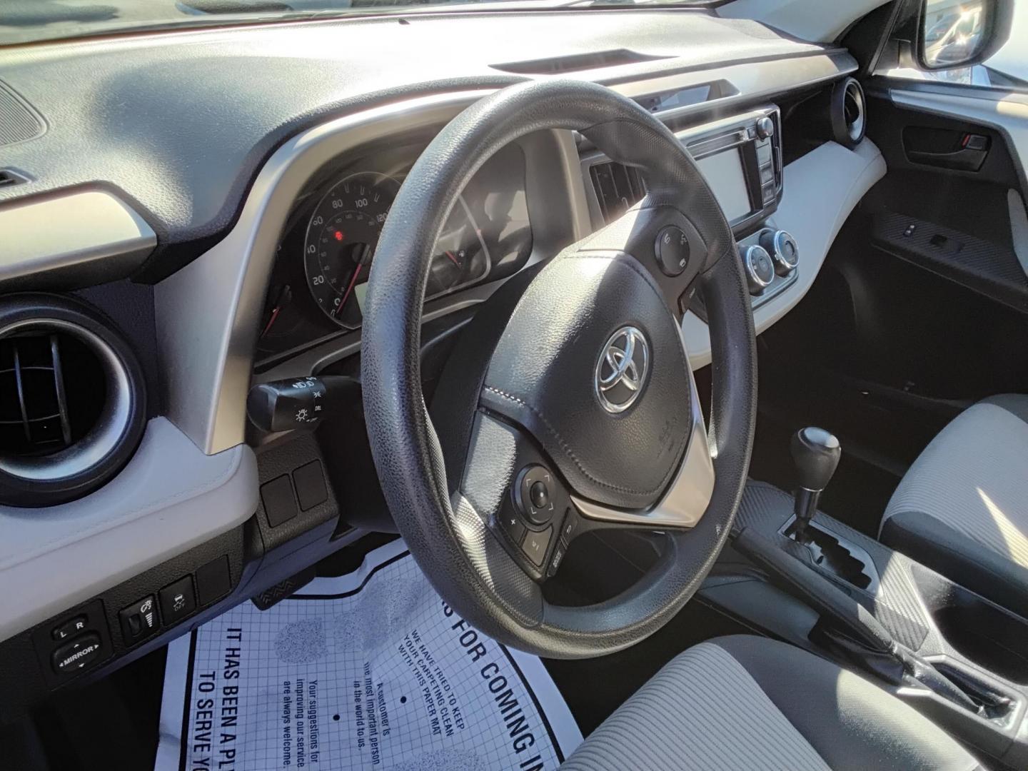 2014 SILVER /Grey Toyota RAV4 LE FWD (JTMZFREV1EJ) with an 2.5L L4 DOHC 16V engine, 6-Speed Automatic transmission, located at 6112 N Florida Avenue, Tampa, FL, 33604, (888) 521-5131, 27.954929, -82.459534 - 499$ down plus tax & tag. - Photo#8