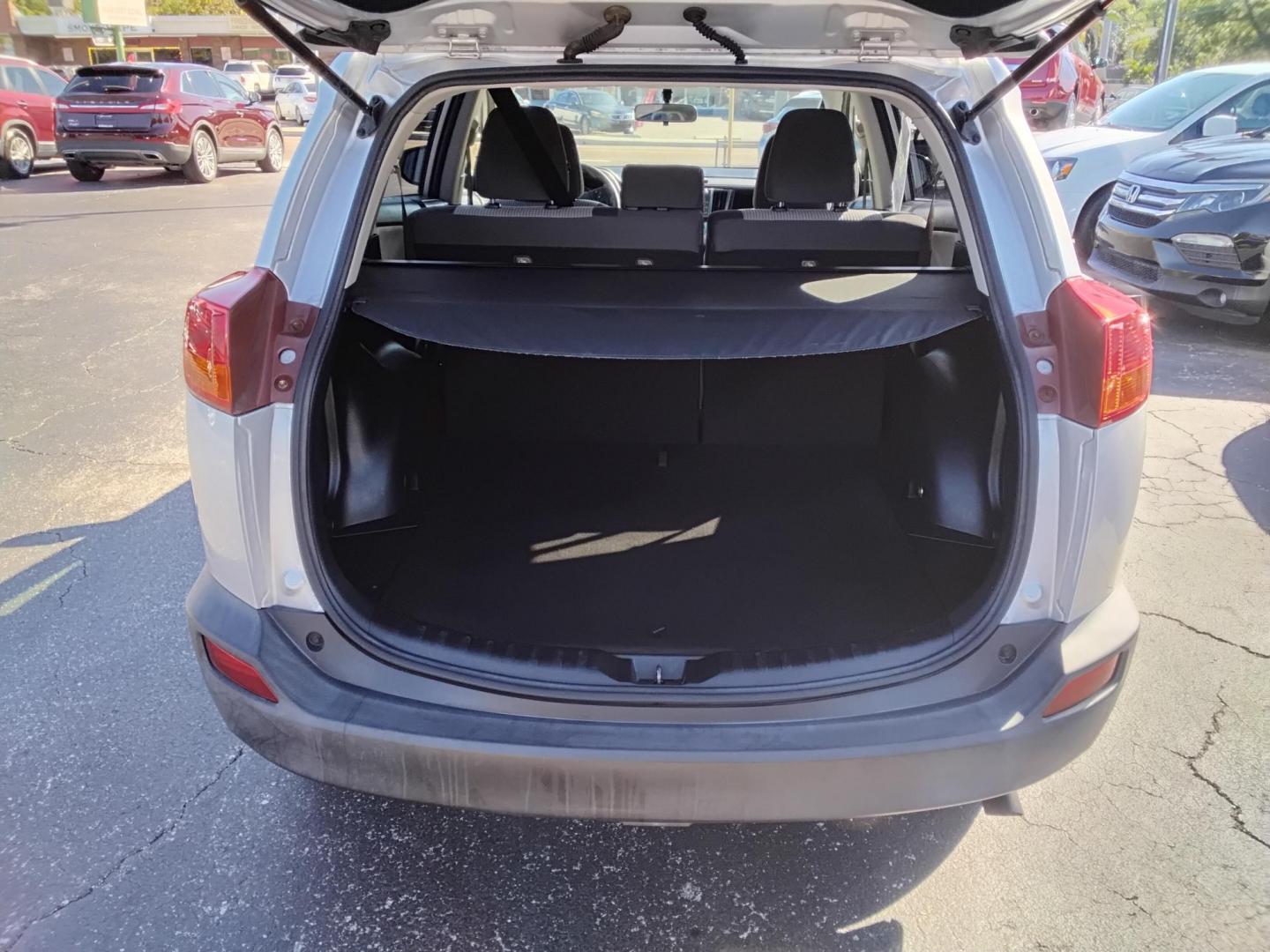 2014 SILVER /Grey Toyota RAV4 LE FWD (JTMZFREV1EJ) with an 2.5L L4 DOHC 16V engine, 6-Speed Automatic transmission, located at 6112 N Florida Avenue, Tampa, FL, 33604, (888) 521-5131, 27.954929, -82.459534 - 499$ down plus tax & tag. - Photo#7