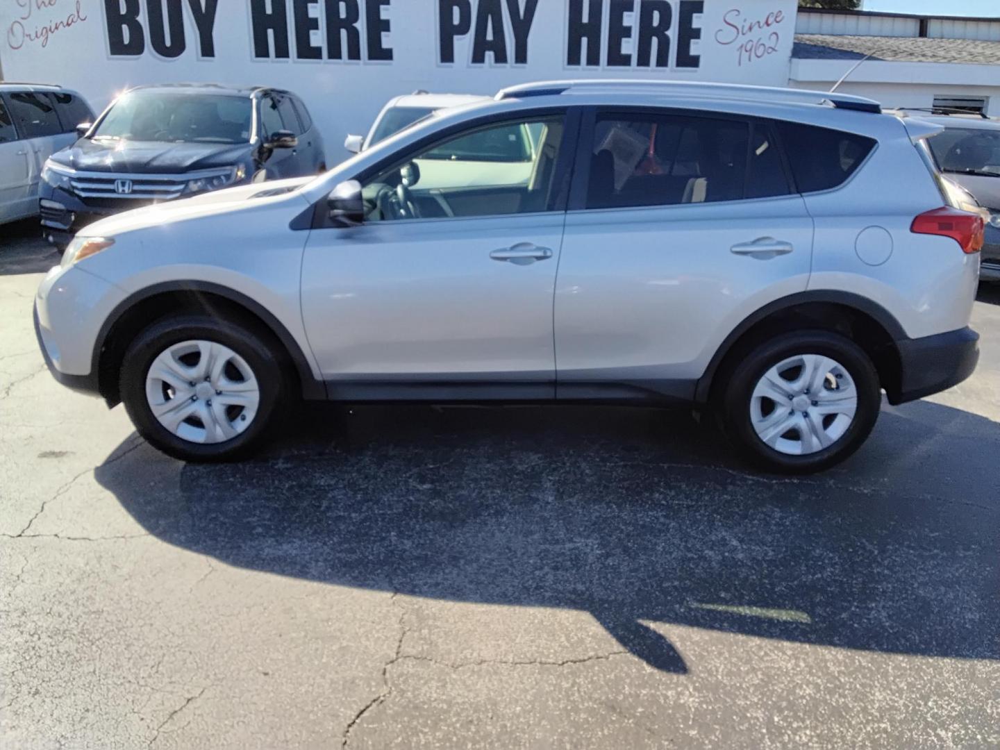 2014 SILVER /Grey Toyota RAV4 LE FWD (JTMZFREV1EJ) with an 2.5L L4 DOHC 16V engine, 6-Speed Automatic transmission, located at 6112 N Florida Avenue, Tampa, FL, 33604, (888) 521-5131, 27.954929, -82.459534 - 499$ down plus tax & tag. - Photo#0