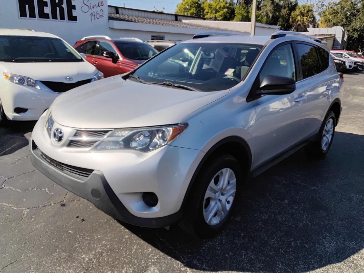 2014 SILVER /Grey Toyota RAV4 LE FWD (JTMZFREV1EJ) with an 2.5L L4 DOHC 16V engine, 6-Speed Automatic transmission, located at 6112 N Florida Avenue, Tampa, FL, 33604, (888) 521-5131, 27.954929, -82.459534 - 499$ down plus tax & tag. - Photo#3