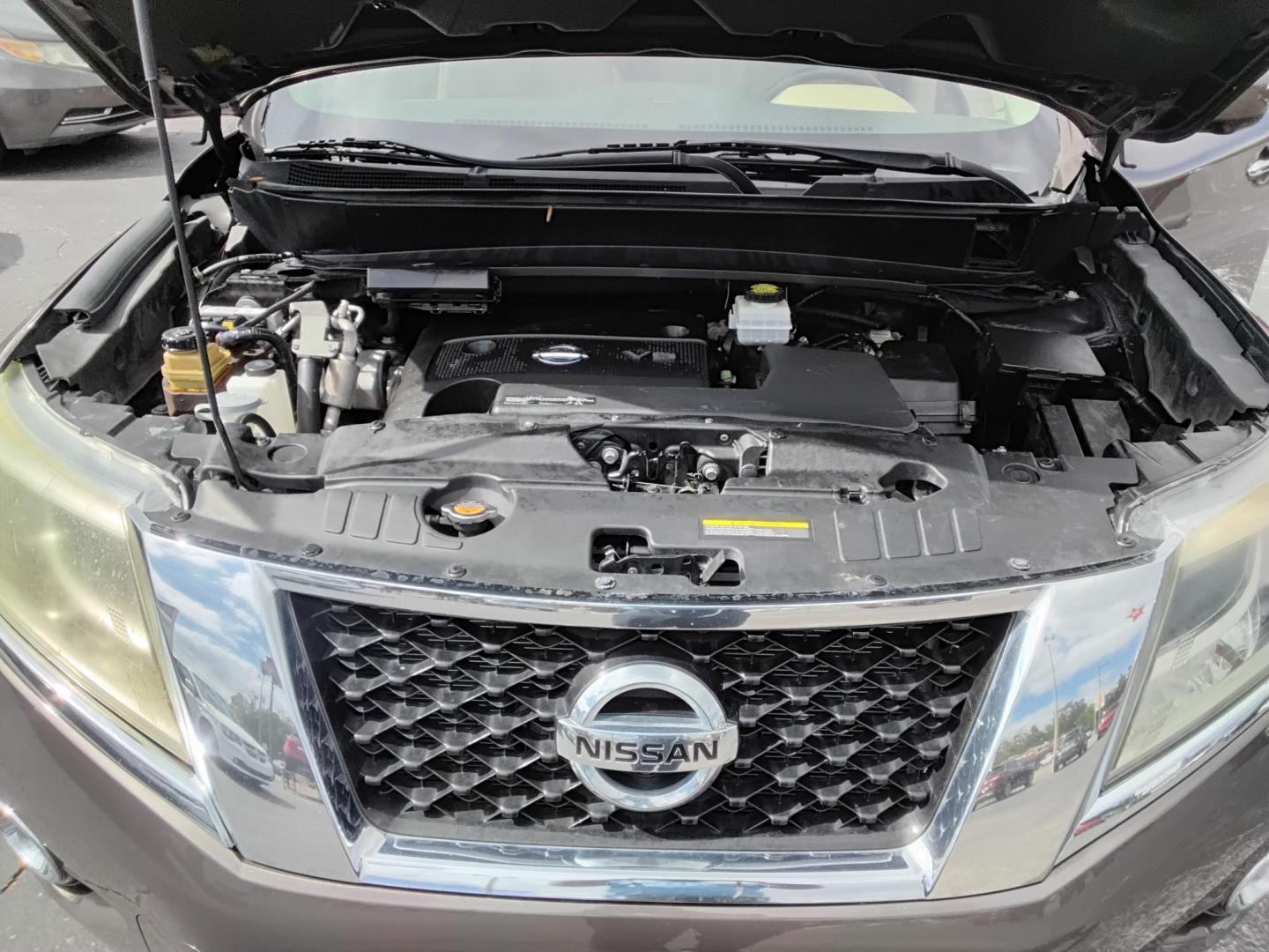 2016 BROWN /Beige Nissan Pathfinder S 2WD (5N1AR2MN9GC) with an 3.5L V6 DOHC 24V engine, CVT transmission, located at 6112 N Florida Avenue, Tampa, FL, 33604, (888) 521-5131, 27.954929, -82.459534 - 499$ down plus tax & tag. - Photo#16