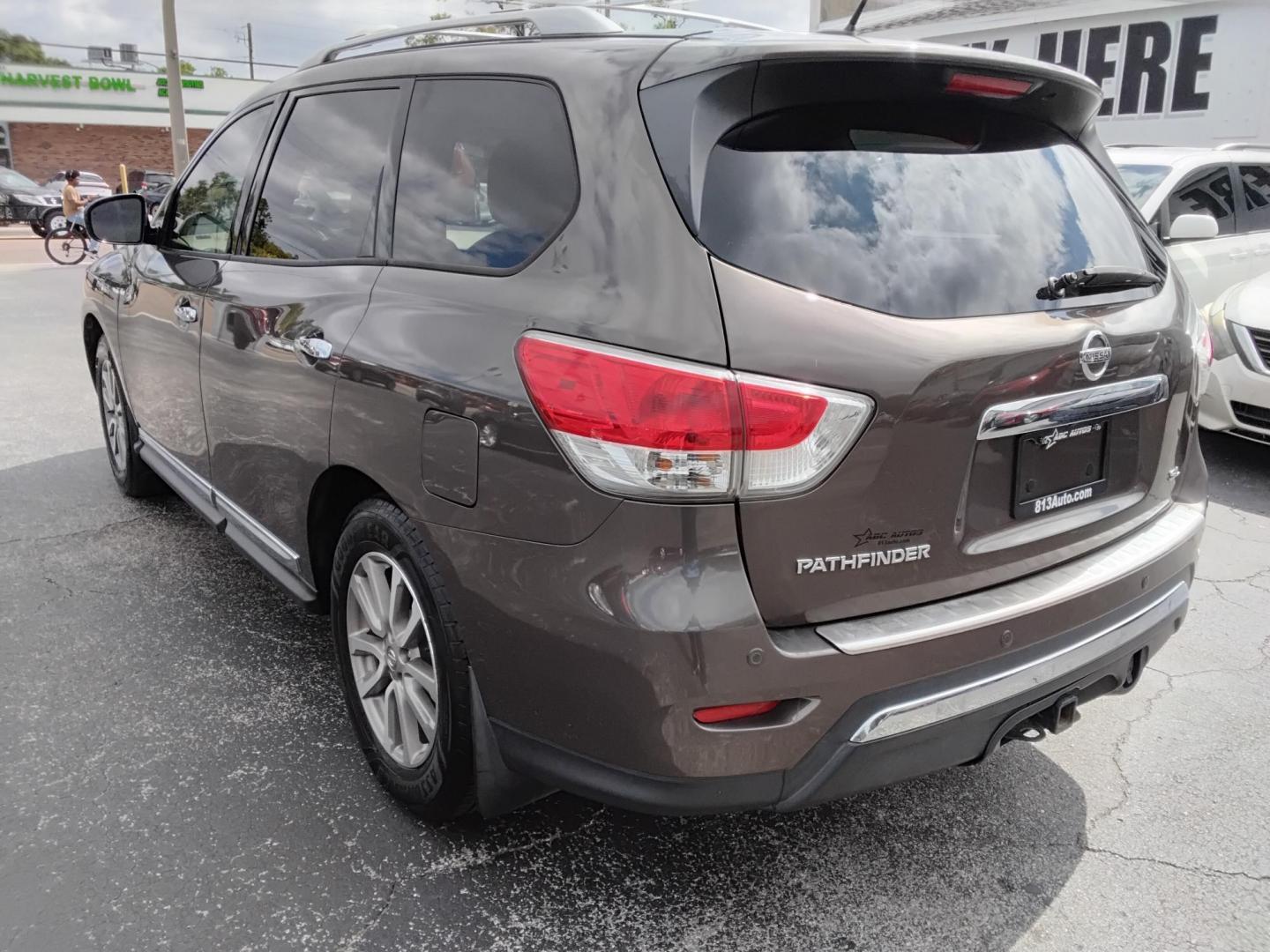 2016 BROWN /Beige Nissan Pathfinder S 2WD (5N1AR2MN9GC) with an 3.5L V6 DOHC 24V engine, CVT transmission, located at 6112 N Florida Avenue, Tampa, FL, 33604, (888) 521-5131, 27.954929, -82.459534 - 499$ down plus tax & tag. - Photo#5