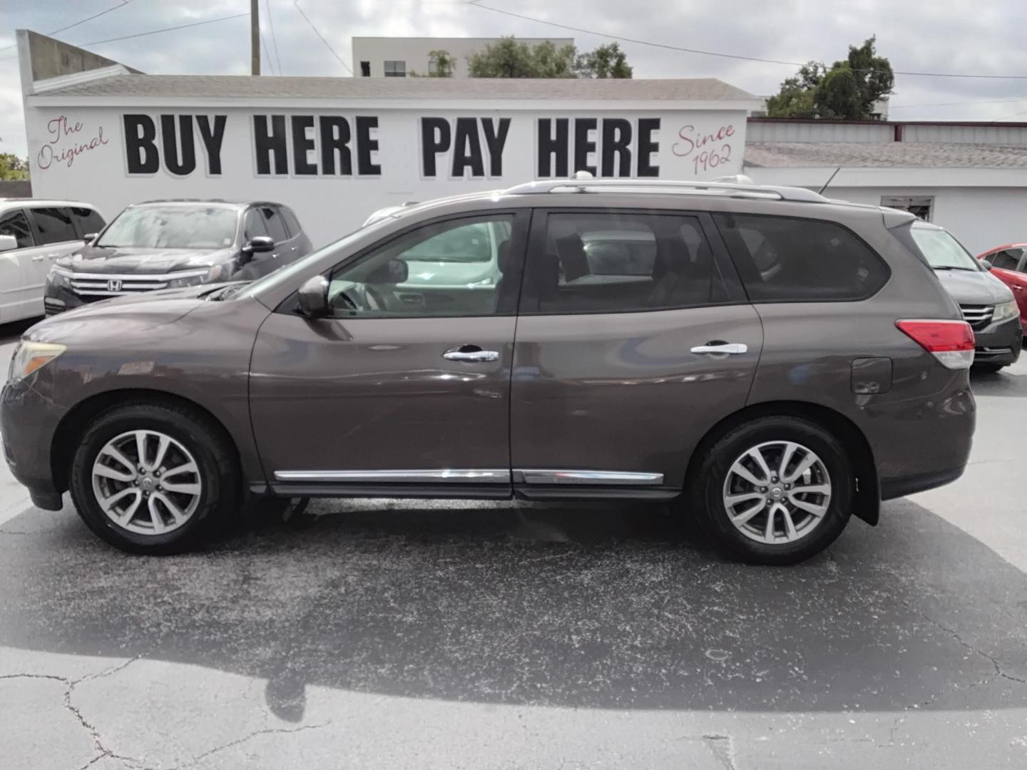 2016 BROWN /Beige Nissan Pathfinder S 2WD (5N1AR2MN9GC) with an 3.5L V6 DOHC 24V engine, CVT transmission, located at 6112 N Florida Avenue, Tampa, FL, 33604, (888) 521-5131, 27.954929, -82.459534 - 499$ down plus tax & tag. - Photo#0