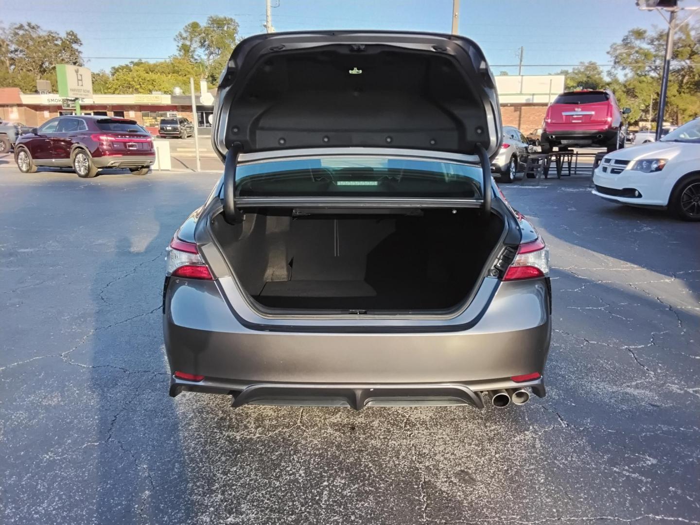 2018 GRAY /Grey Toyota Camry LE (4T1B11HKXJU) with an 2.5L L4 DOHC 16V engine, 8A transmission, located at 6112 N Florida Avenue, Tampa, FL, 33604, (888) 521-5131, 27.954929, -82.459534 - 499$ down plus tax & tag. - Photo#7