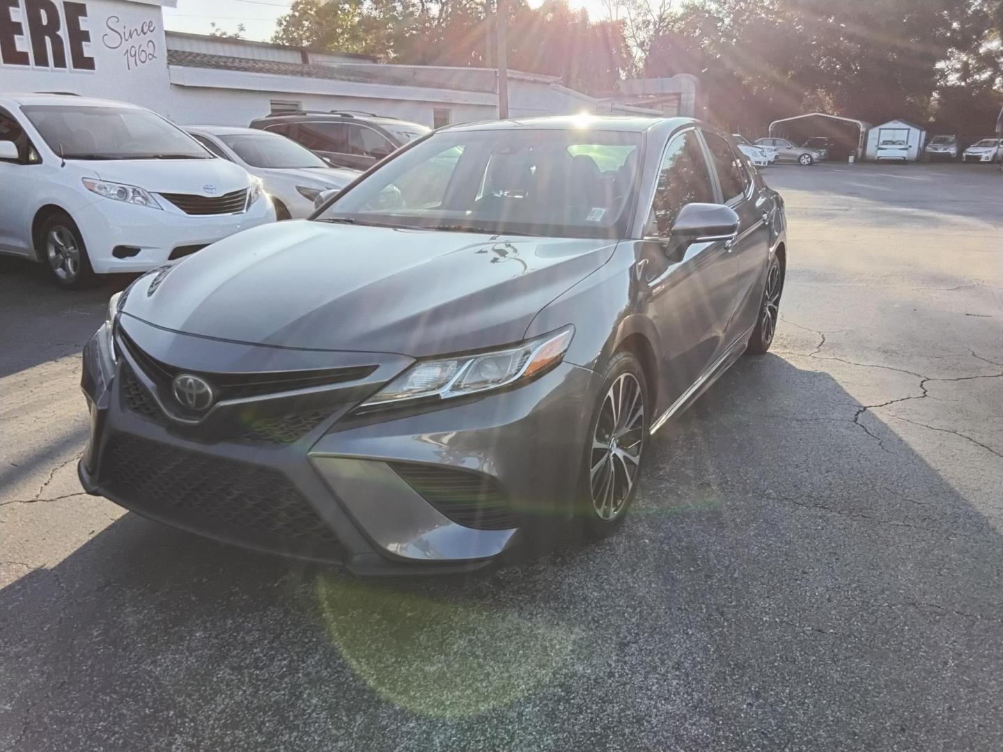 2018 GRAY /Grey Toyota Camry LE (4T1B11HKXJU) with an 2.5L L4 DOHC 16V engine, 8A transmission, located at 6112 N Florida Avenue, Tampa, FL, 33604, (888) 521-5131, 27.954929, -82.459534 - 499$ down plus tax & tag. - Photo#2
