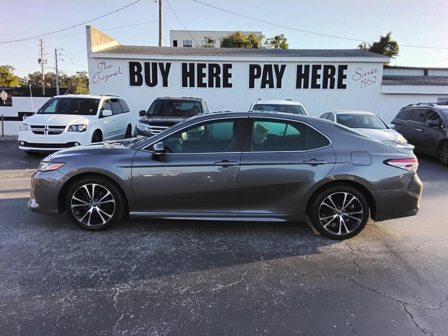 2018 GRAY /Grey Toyota Camry LE (4T1B11HKXJU) with an 2.5L L4 DOHC 16V engine, 8A transmission, located at 6112 N Florida Avenue, Tampa, FL, 33604, (888) 521-5131, 27.954929, -82.459534 - 499$ down plus tax & tag. - Photo#0