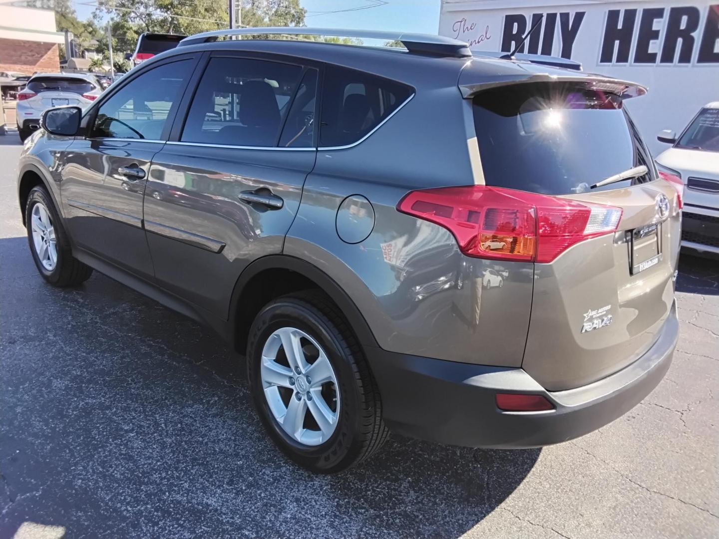 2013 GRAY /Grey Toyota RAV4 XLE FWD (2T3WFREV3DW) with an 2.5L L4 DOHC 16V engine, 6-Speed Automatic transmission, located at 6112 N Florida Avenue, Tampa, FL, 33604, (888) 521-5131, 27.954929, -82.459534 - 499$ DOWN PLUS TAX & TAG. - Photo#3