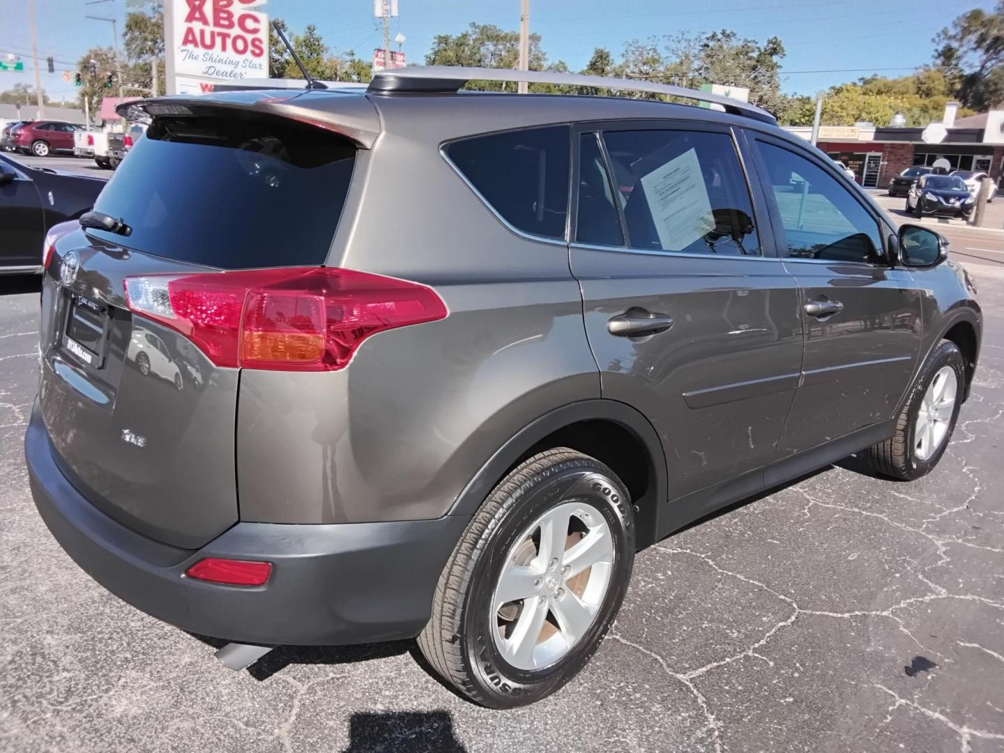 2013 GRAY /Grey Toyota RAV4 XLE FWD (2T3WFREV3DW) with an 2.5L L4 DOHC 16V engine, 6-Speed Automatic transmission, located at 6112 N Florida Avenue, Tampa, FL, 33604, (888) 521-5131, 27.954929, -82.459534 - 499$ DOWN PLUS TAX & TAG. - Photo#4