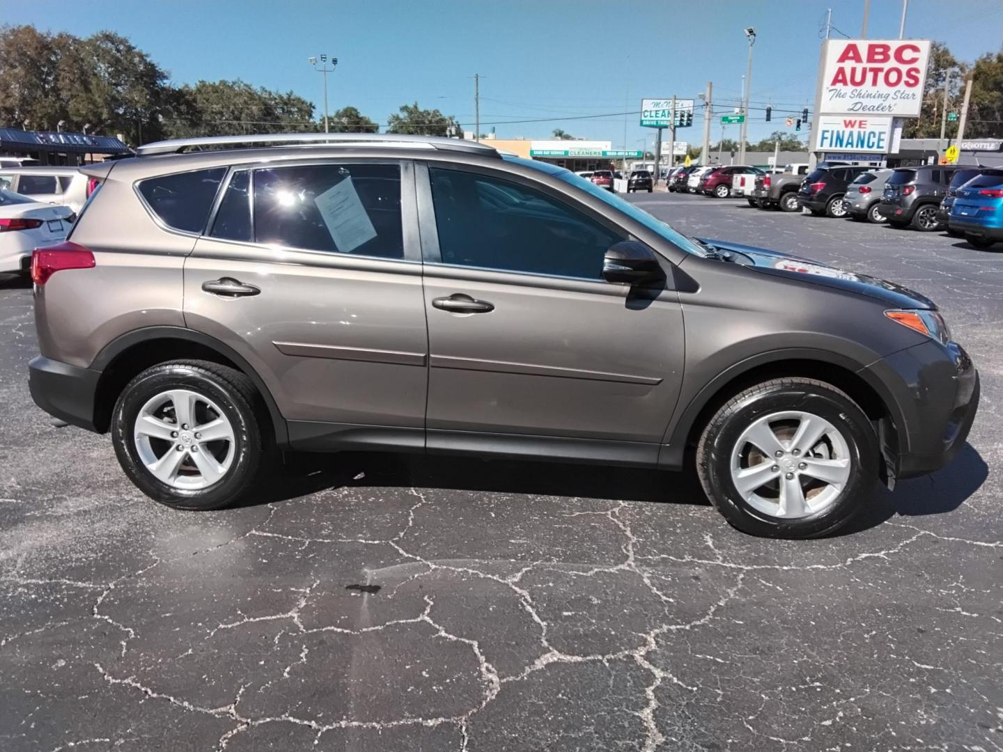 2013 GRAY /Grey Toyota RAV4 XLE FWD (2T3WFREV3DW) with an 2.5L L4 DOHC 16V engine, 6-Speed Automatic transmission, located at 6112 N Florida Avenue, Tampa, FL, 33604, (888) 521-5131, 27.954929, -82.459534 - 499$ DOWN PLUS TAX & TAG. - Photo#5