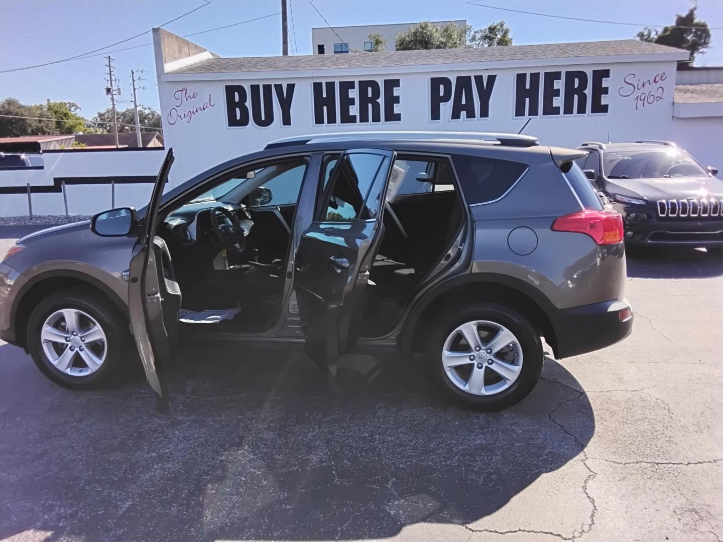 2013 GRAY /Grey Toyota RAV4 XLE FWD (2T3WFREV3DW) with an 2.5L L4 DOHC 16V engine, 6-Speed Automatic transmission, located at 6112 N Florida Avenue, Tampa, FL, 33604, (888) 521-5131, 27.954929, -82.459534 - 499$ DOWN PLUS TAX & TAG. - Photo#2