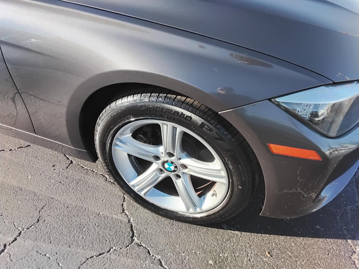 2014 GRAY /Beige BMW 3-Series 328i Sedan (WBA3A5C57EJ) with an 2.0L L4 DOHC 16V engine, located at 6112 N Florida Avenue, Tampa, FL, 33604, (888) 521-5131, 27.954929, -82.459534 - 499$ DOWN PLUS TAX & TAG. - Photo#4