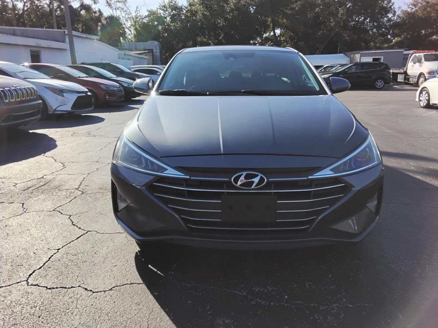 2020 GRAY /Grey Hyundai Elantra SE 6AT (5NPD74LF8LH) with an 1.8L L4 DOHC 16V engine, 6A transmission, located at 6112 N Florida Avenue, Tampa, FL, 33604, (888) 521-5131, 27.954929, -82.459534 - 499$ DOWN PLUS TAX & TAG. - Photo#3