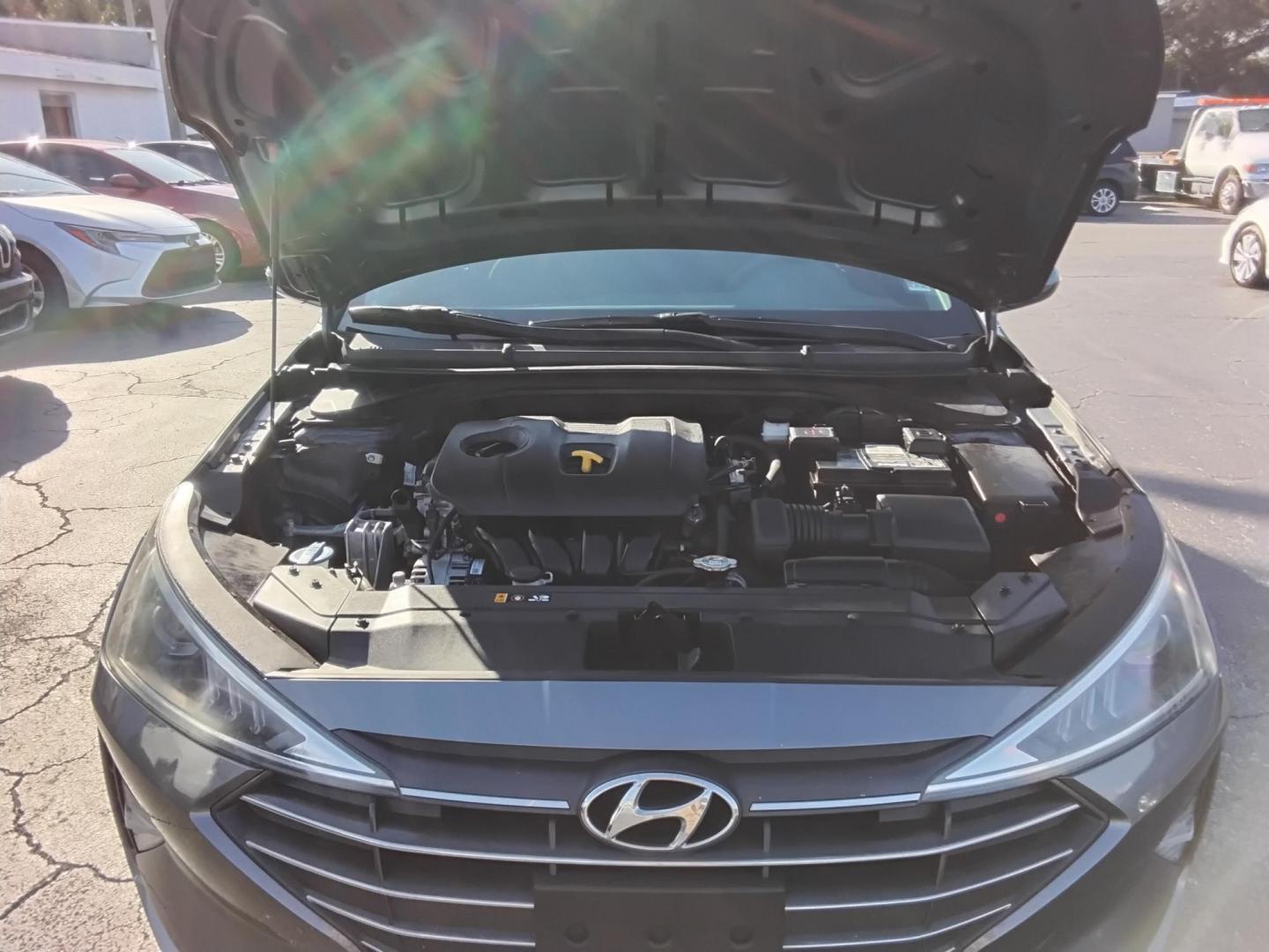 2020 GRAY /Grey Hyundai Elantra SE 6AT (5NPD74LF8LH) with an 1.8L L4 DOHC 16V engine, 6A transmission, located at 6112 N Florida Avenue, Tampa, FL, 33604, (888) 521-5131, 27.954929, -82.459534 - 499$ DOWN PLUS TAX & TAG. - Photo#10