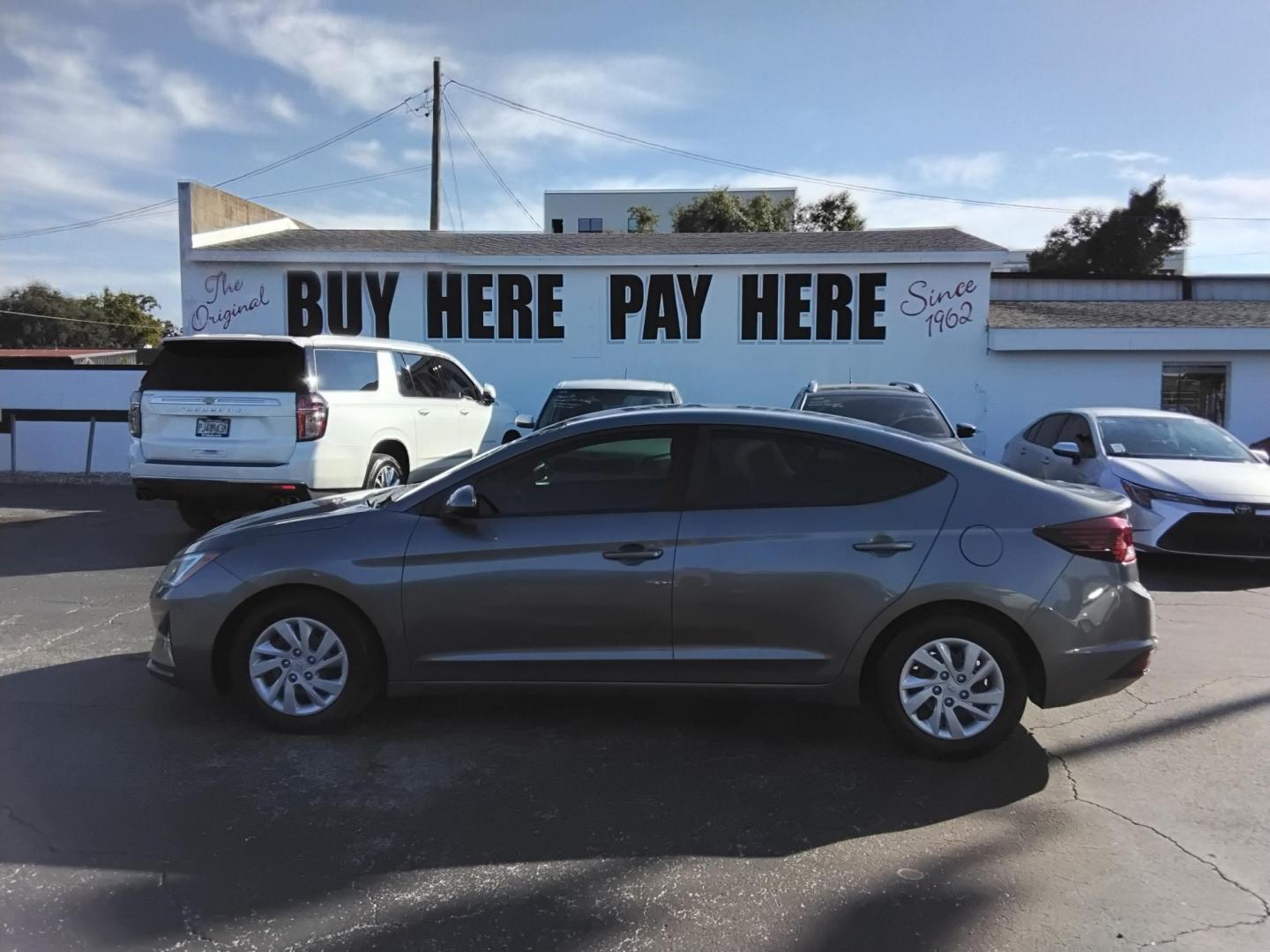 2020 Hyundai Elantra SE's photo