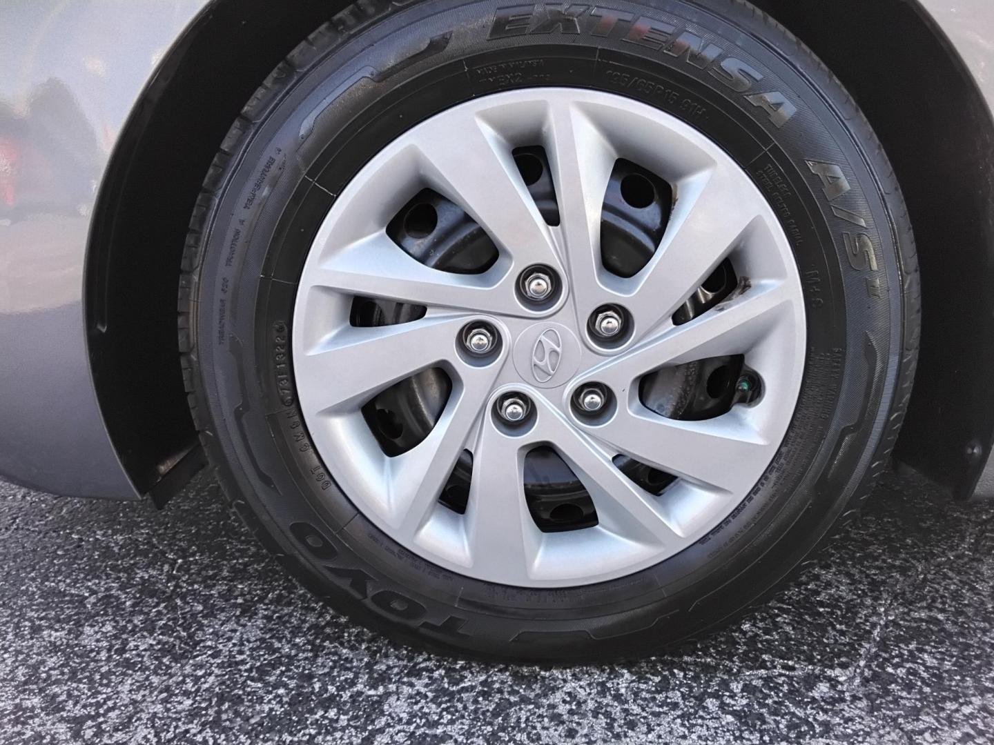 2020 GRAY /Grey Hyundai Elantra SE 6AT (5NPD74LF8LH) with an 1.8L L4 DOHC 16V engine, 6A transmission, located at 6112 N Florida Avenue, Tampa, FL, 33604, (888) 521-5131, 27.954929, -82.459534 - 499$ DOWN PLUS TAX & TAG. - Photo#11