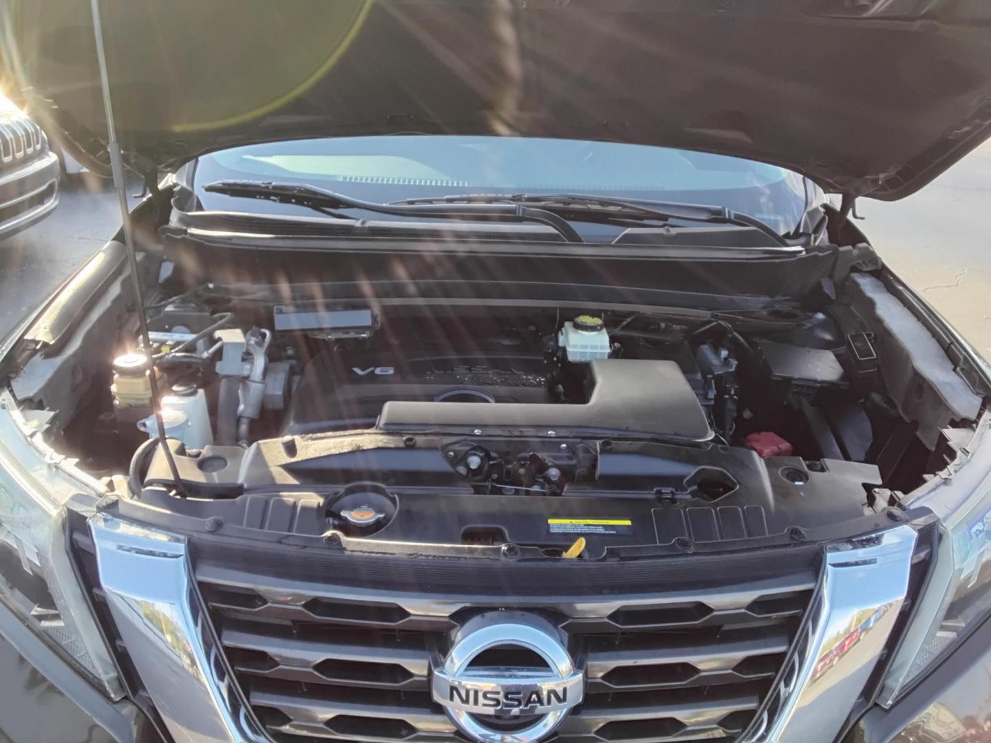 2017 GREEN /Black Nissan Pathfinder Platinum 2WD (5N1DR2MN9HC) with an 3.5L V6 DOHC 24V engine, CVT transmission, located at 6112 N Florida Avenue, Tampa, FL, 33604, (888) 521-5131, 27.954929, -82.459534 - 499$ DOWN PLUS TAX & TAG. - Photo#15