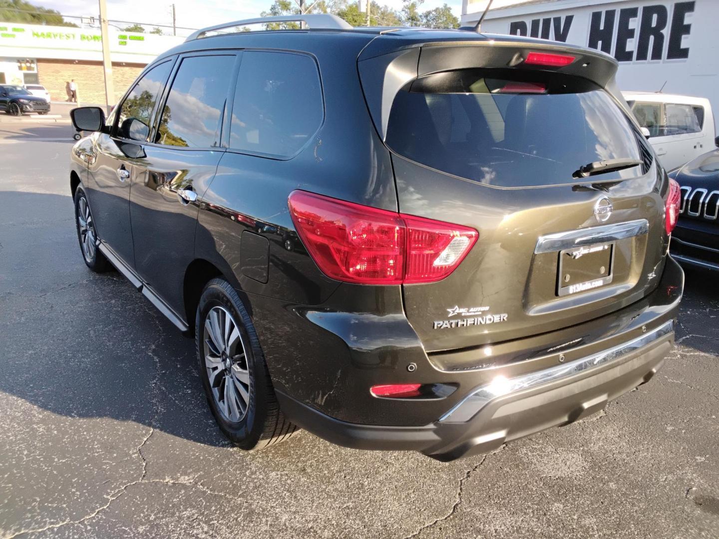 2017 GREEN /Black Nissan Pathfinder Platinum 2WD (5N1DR2MN9HC) with an 3.5L V6 DOHC 24V engine, CVT transmission, located at 6112 N Florida Avenue, Tampa, FL, 33604, (888) 521-5131, 27.954929, -82.459534 - 499$ DOWN PLUS TAX & TAG. - Photo#4