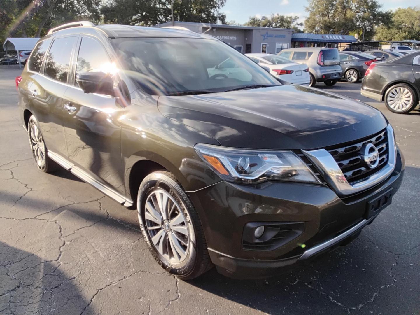 2017 GREEN /Black Nissan Pathfinder Platinum 2WD (5N1DR2MN9HC) with an 3.5L V6 DOHC 24V engine, CVT transmission, located at 6112 N Florida Avenue, Tampa, FL, 33604, (888) 521-5131, 27.954929, -82.459534 - 499$ DOWN PLUS TAX & TAG. - Photo#3