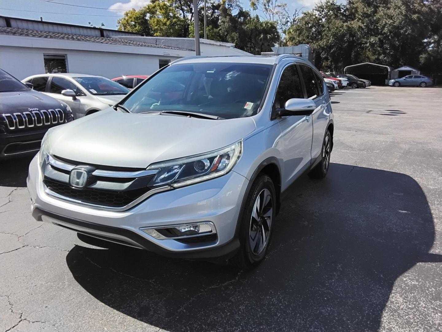 2015 SILVER /Beige Honda CR-V EX-L 2WD (5J6RM3H92FL) with an 2.4L L4 DOHC 16V engine, Continuously Variable Transmission transmission, located at 6112 N Florida Avenue, Tampa, FL, 33604, (888) 521-5131, 27.954929, -82.459534 - 499$ DOWN PLUS TAX & TAG. - Photo#1