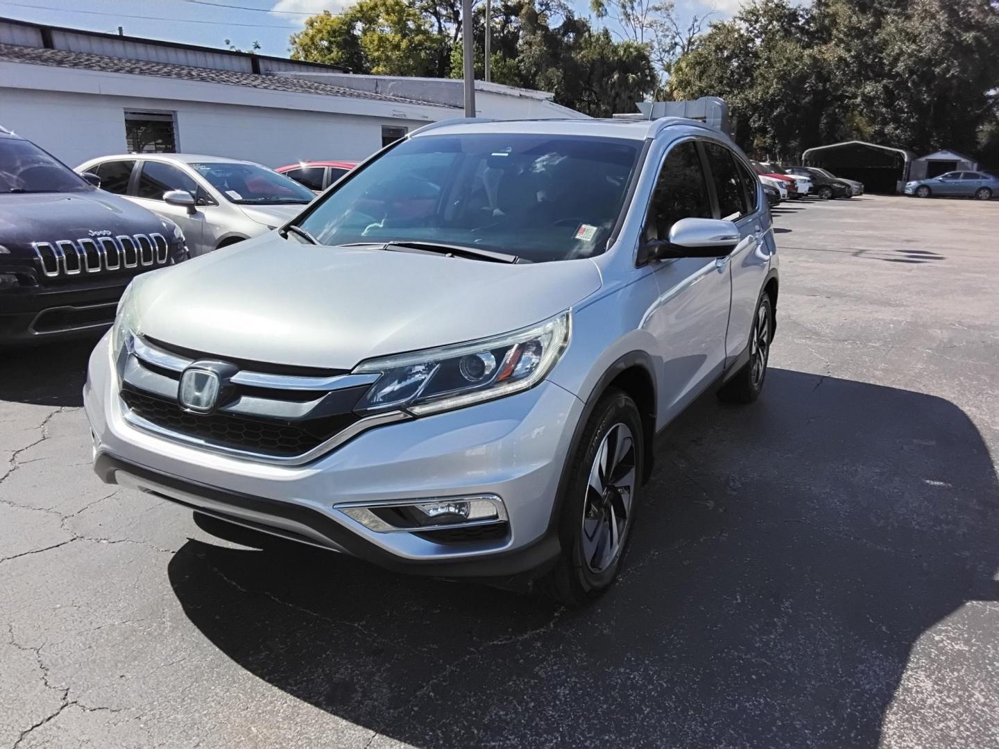 2015 SILVER /Beige Honda CR-V EX-L 2WD (5J6RM3H92FL) with an 2.4L L4 DOHC 16V engine, Continuously Variable Transmission transmission, located at 6112 N Florida Avenue, Tampa, FL, 33604, (888) 521-5131, 27.954929, -82.459534 - 499$ DOWN PLUS TAX & TAG. - Photo#3