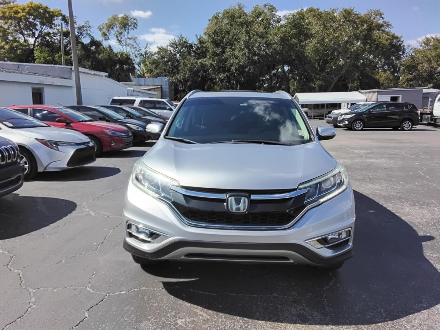 2015 SILVER /Beige Honda CR-V EX-L 2WD (5J6RM3H92FL) with an 2.4L L4 DOHC 16V engine, Continuously Variable Transmission transmission, located at 6112 N Florida Avenue, Tampa, FL, 33604, (888) 521-5131, 27.954929, -82.459534 - 499$ DOWN PLUS TAX & TAG. - Photo#4