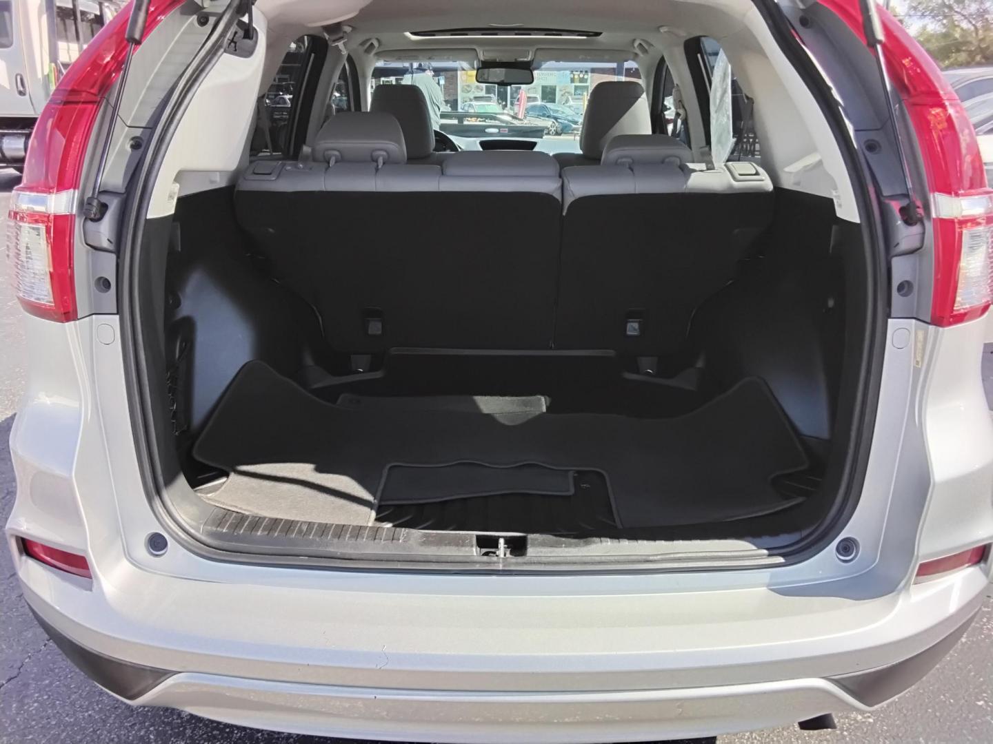 2015 SILVER /Beige Honda CR-V EX-L 2WD (5J6RM3H92FL) with an 2.4L L4 DOHC 16V engine, Continuously Variable Transmission transmission, located at 6112 N Florida Avenue, Tampa, FL, 33604, (888) 521-5131, 27.954929, -82.459534 - 499$ DOWN PLUS TAX & TAG. - Photo#7