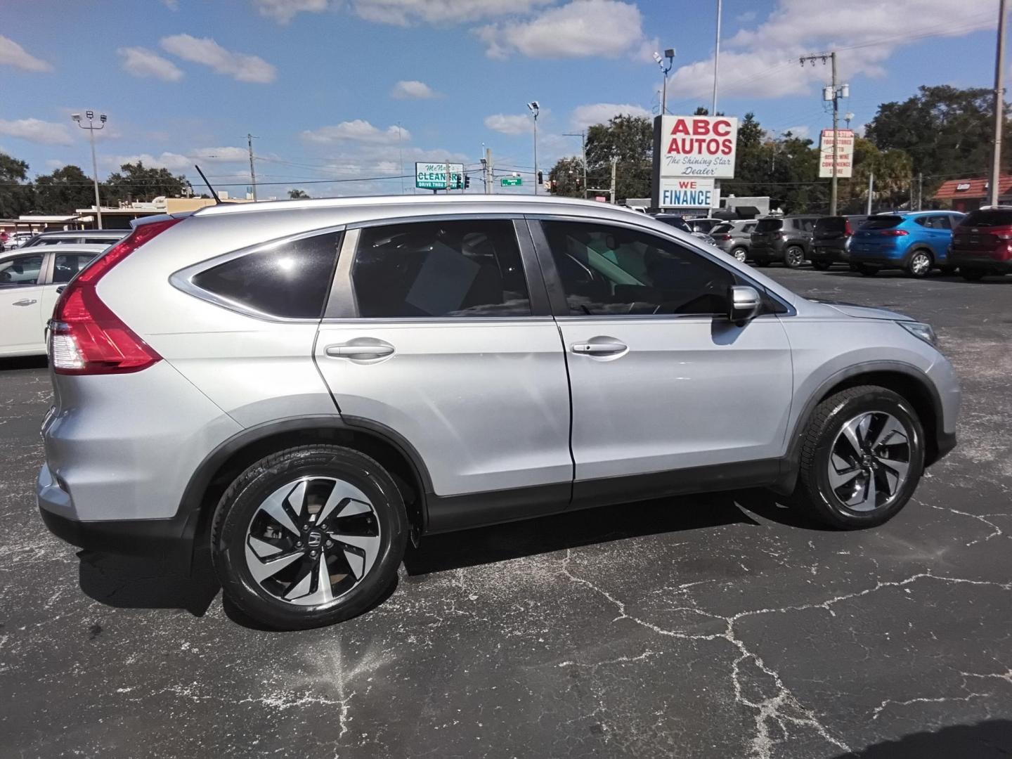 2015 SILVER /Beige Honda CR-V EX-L 2WD (5J6RM3H92FL) with an 2.4L L4 DOHC 16V engine, Continuously Variable Transmission transmission, located at 6112 N Florida Avenue, Tampa, FL, 33604, (888) 521-5131, 27.954929, -82.459534 - 499$ DOWN PLUS TAX & TAG. - Photo#5
