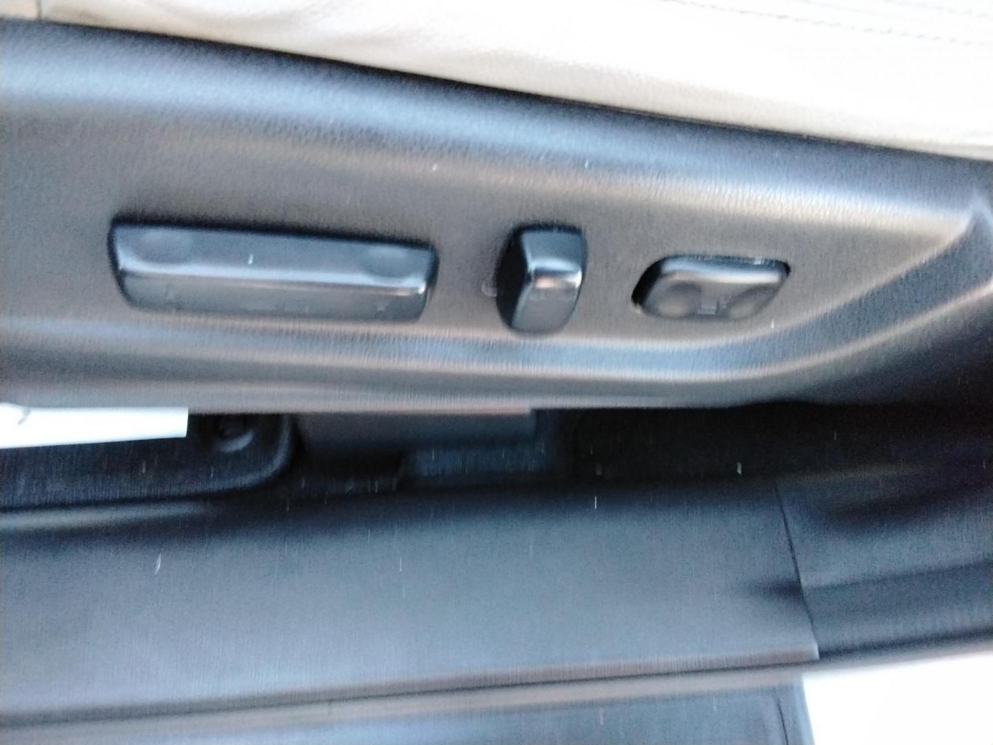 2015 SILVER /Beige Honda CR-V EX-L 2WD (5J6RM3H92FL) with an 2.4L L4 DOHC 16V engine, Continuously Variable Transmission transmission, located at 6112 N Florida Avenue, Tampa, FL, 33604, (888) 521-5131, 27.954929, -82.459534 - 499$ DOWN PLUS TAX & TAG. - Photo#22