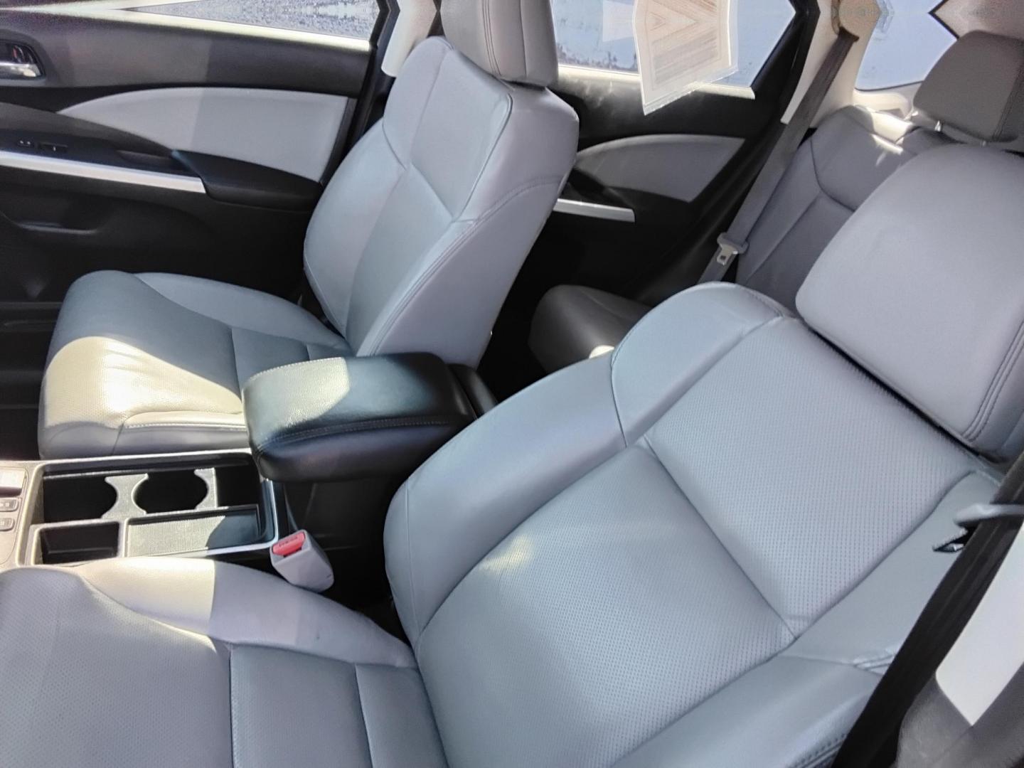 2015 SILVER /Beige Honda CR-V EX-L 2WD (5J6RM3H92FL) with an 2.4L L4 DOHC 16V engine, Continuously Variable Transmission transmission, located at 6112 N Florida Avenue, Tampa, FL, 33604, (888) 521-5131, 27.954929, -82.459534 - 499$ DOWN PLUS TAX & TAG. - Photo#20