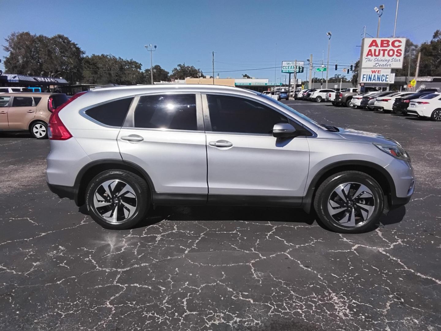 2015 SILVER /Beige Honda CR-V EX-L 2WD (5J6RM3H92FL) with an 2.4L L4 DOHC 16V engine, Continuously Variable Transmission transmission, located at 6112 N Florida Avenue, Tampa, FL, 33604, (888) 521-5131, 27.954929, -82.459534 - 499$ DOWN PLUS TAX & TAG. - Photo#5