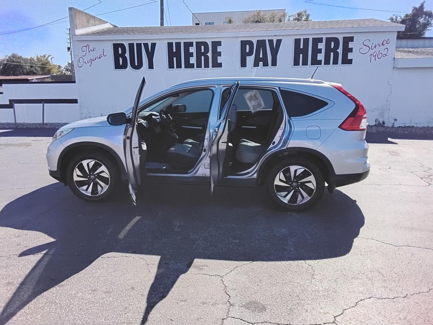2015 SILVER /Beige Honda CR-V EX-L 2WD (5J6RM3H92FL) with an 2.4L L4 DOHC 16V engine, Continuously Variable Transmission transmission, located at 6112 N Florida Avenue, Tampa, FL, 33604, (888) 521-5131, 27.954929, -82.459534 - 499$ DOWN PLUS TAX & TAG. - Photo#1
