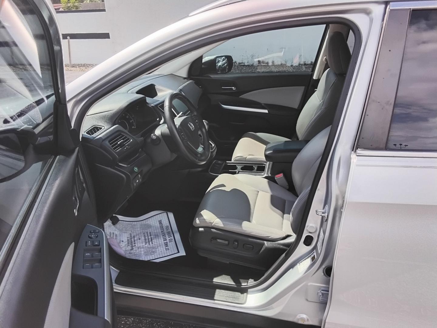 2015 SILVER /Beige Honda CR-V EX-L 2WD (5J6RM3H92FL) with an 2.4L L4 DOHC 16V engine, Continuously Variable Transmission transmission, located at 6112 N Florida Avenue, Tampa, FL, 33604, (888) 521-5131, 27.954929, -82.459534 - 499$ DOWN PLUS TAX & TAG.- Photo#11