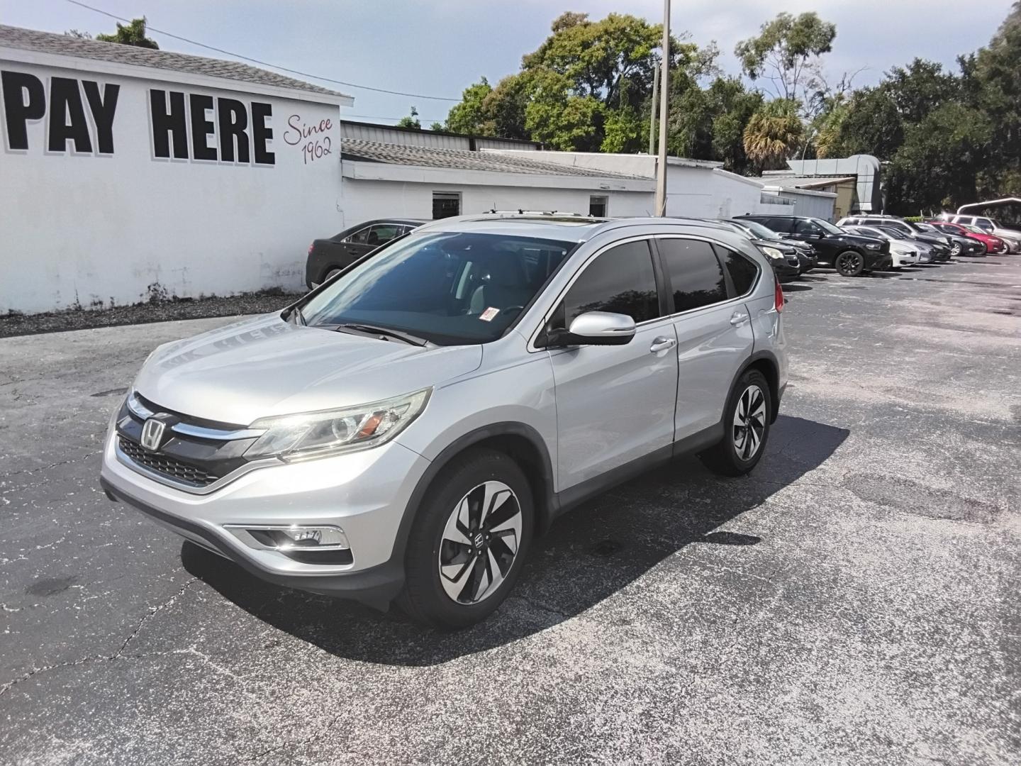 2015 SILVER /Beige Honda CR-V EX-L 2WD (5J6RM3H92FL) with an 2.4L L4 DOHC 16V engine, Continuously Variable Transmission transmission, located at 6112 N Florida Avenue, Tampa, FL, 33604, (888) 521-5131, 27.954929, -82.459534 - 499$ DOWN PLUS TAX & TAG.- Photo#4