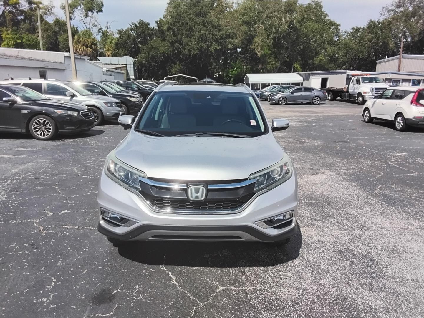 2015 SILVER /Beige Honda CR-V EX-L 2WD (5J6RM3H92FL) with an 2.4L L4 DOHC 16V engine, Continuously Variable Transmission transmission, located at 6112 N Florida Avenue, Tampa, FL, 33604, (888) 521-5131, 27.954929, -82.459534 - 499$ DOWN PLUS TAX & TAG.- Photo#2