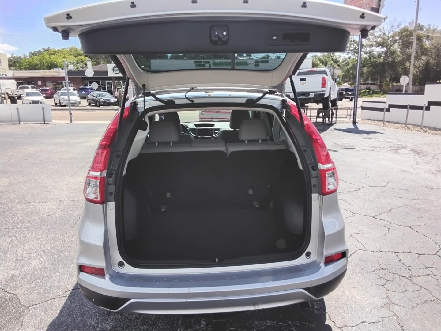 2015 SILVER /Beige Honda CR-V EX-L 2WD (5J6RM3H92FL) with an 2.4L L4 DOHC 16V engine, Continuously Variable Transmission transmission, located at 6112 N Florida Avenue, Tampa, FL, 33604, (888) 521-5131, 27.954929, -82.459534 - 499$ DOWN PLUS TAX & TAG.- Photo#8