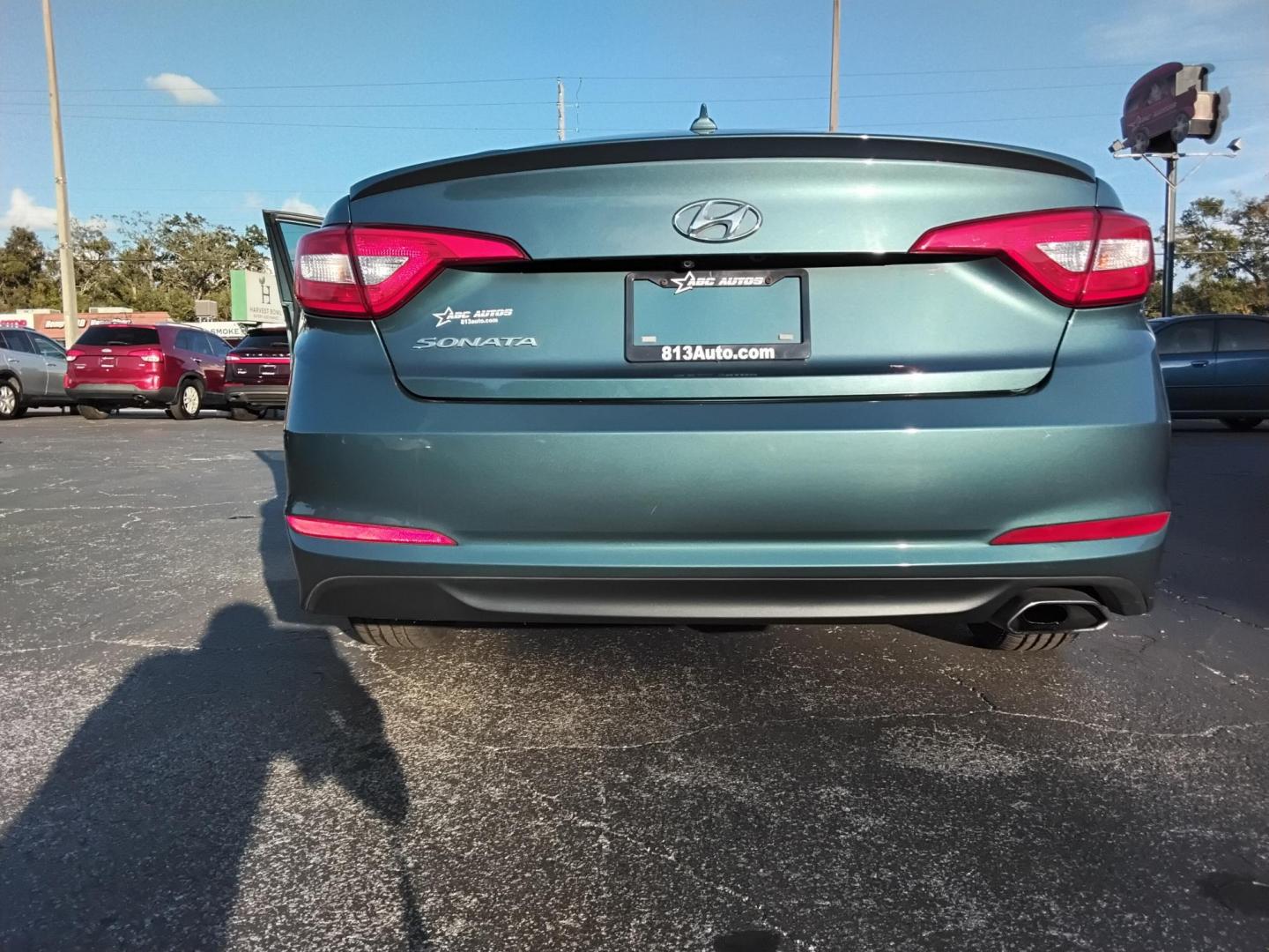 2015 Blue /Grey Hyundai Sonata ECO (5NPE24AF6FH) with an 1.6L L4 DOHC 16V engine, 7-Speed Automatic transmission, located at 6112 N Florida Avenue, Tampa, FL, 33604, (888) 521-5131, 27.954929, -82.459534 - 499$ DOWN PLUS TAX & TAG. - Photo#4