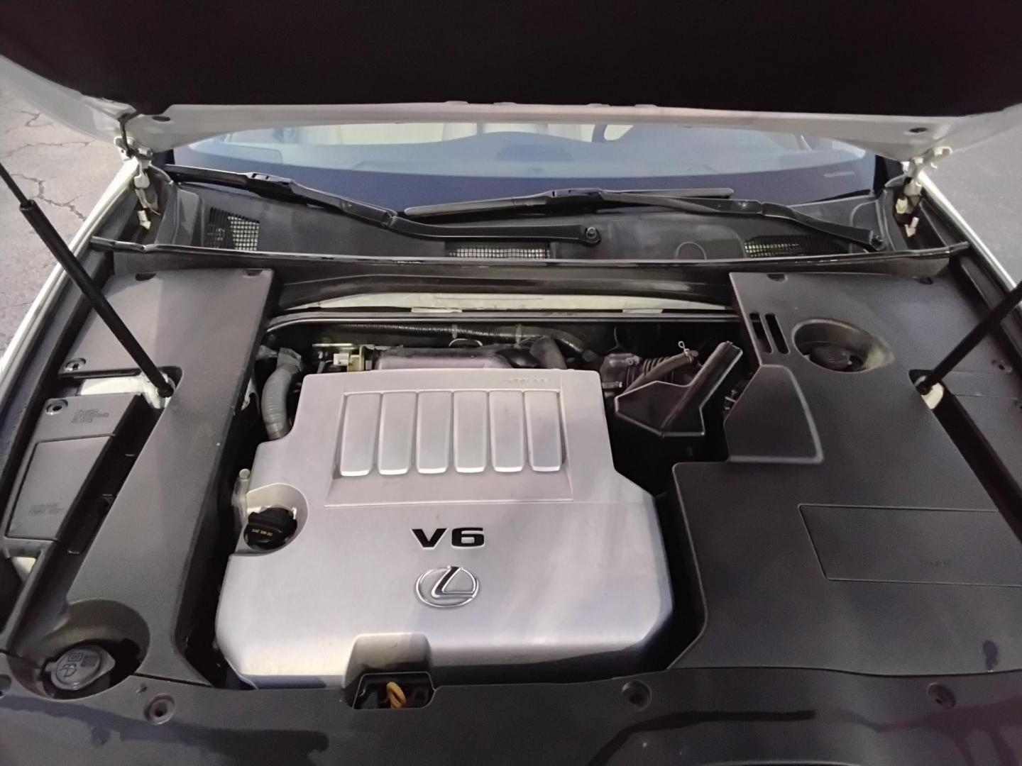 2012 White /Beige Lexus ES 350 Sedan (JTHBK1EG4C2) with an 3.5L V6 DOHC 24V engine, 6-Speed Automatic transmission, located at 6112 N Florida Avenue, Tampa, FL, 33604, (888) 521-5131, 27.954929, -82.459534 - 499$ Down plus tax & tag. - Photo#12