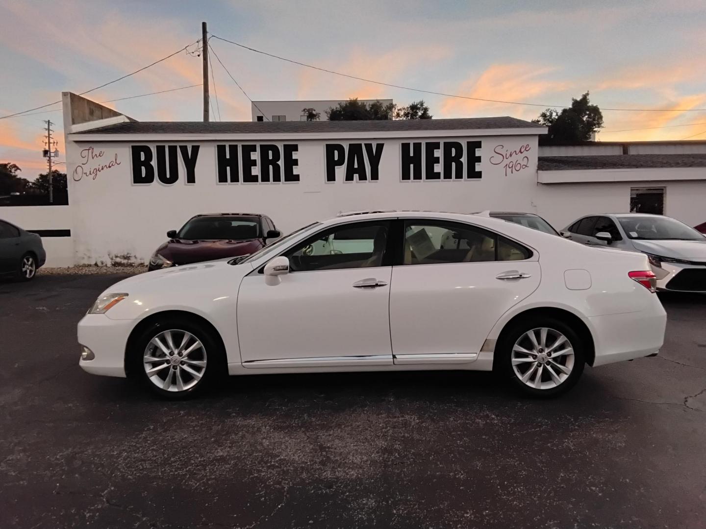 2012 White /Beige Lexus ES 350 Sedan (JTHBK1EG4C2) with an 3.5L V6 DOHC 24V engine, 6-Speed Automatic transmission, located at 6112 N Florida Avenue, Tampa, FL, 33604, (888) 521-5131, 27.954929, -82.459534 - 499$ Down plus tax & tag. - Photo#0