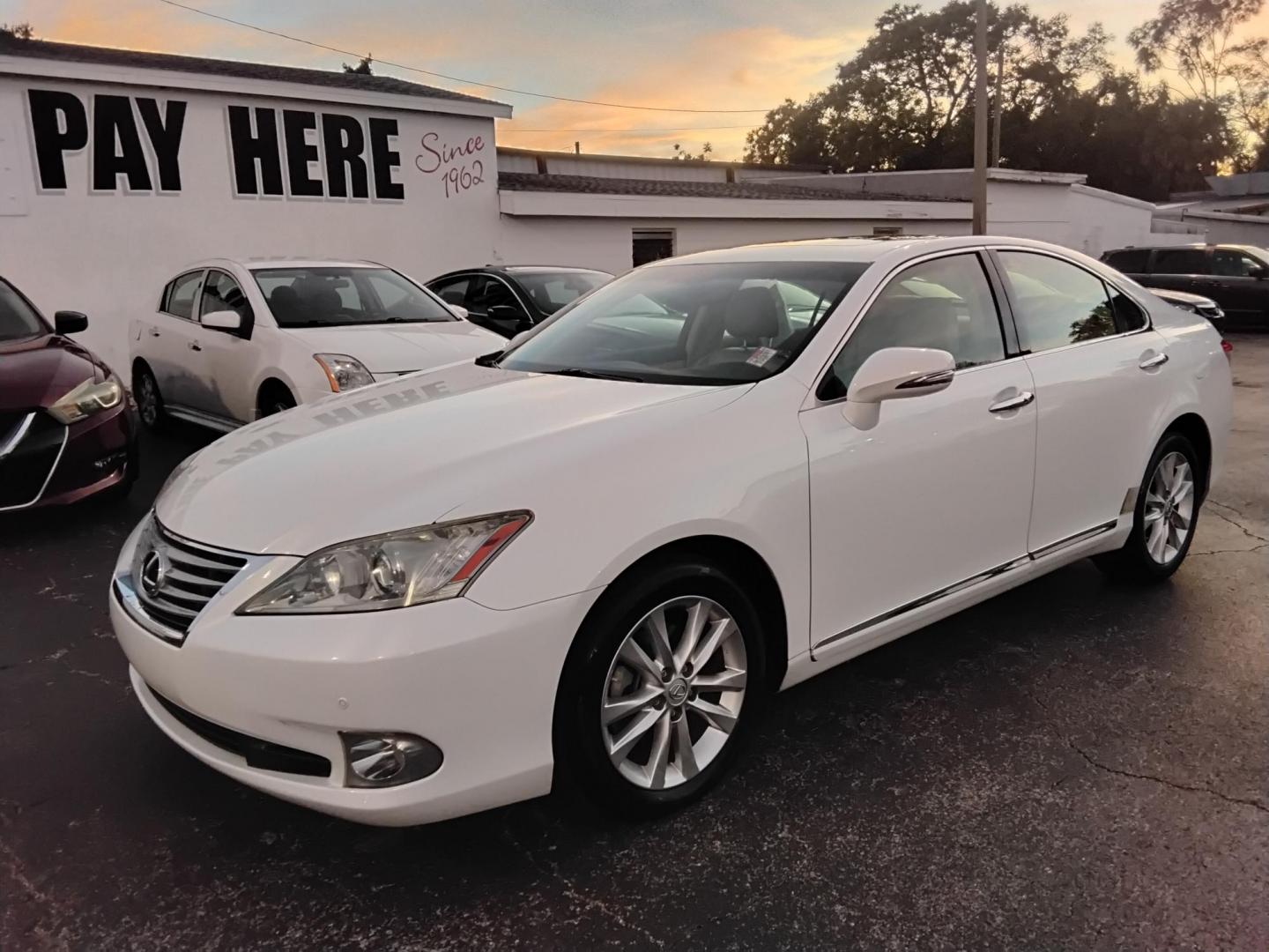 2012 White /Beige Lexus ES 350 Sedan (JTHBK1EG4C2) with an 3.5L V6 DOHC 24V engine, 6-Speed Automatic transmission, located at 6112 N Florida Avenue, Tampa, FL, 33604, (888) 521-5131, 27.954929, -82.459534 - 499$ Down plus tax & tag. - Photo#1