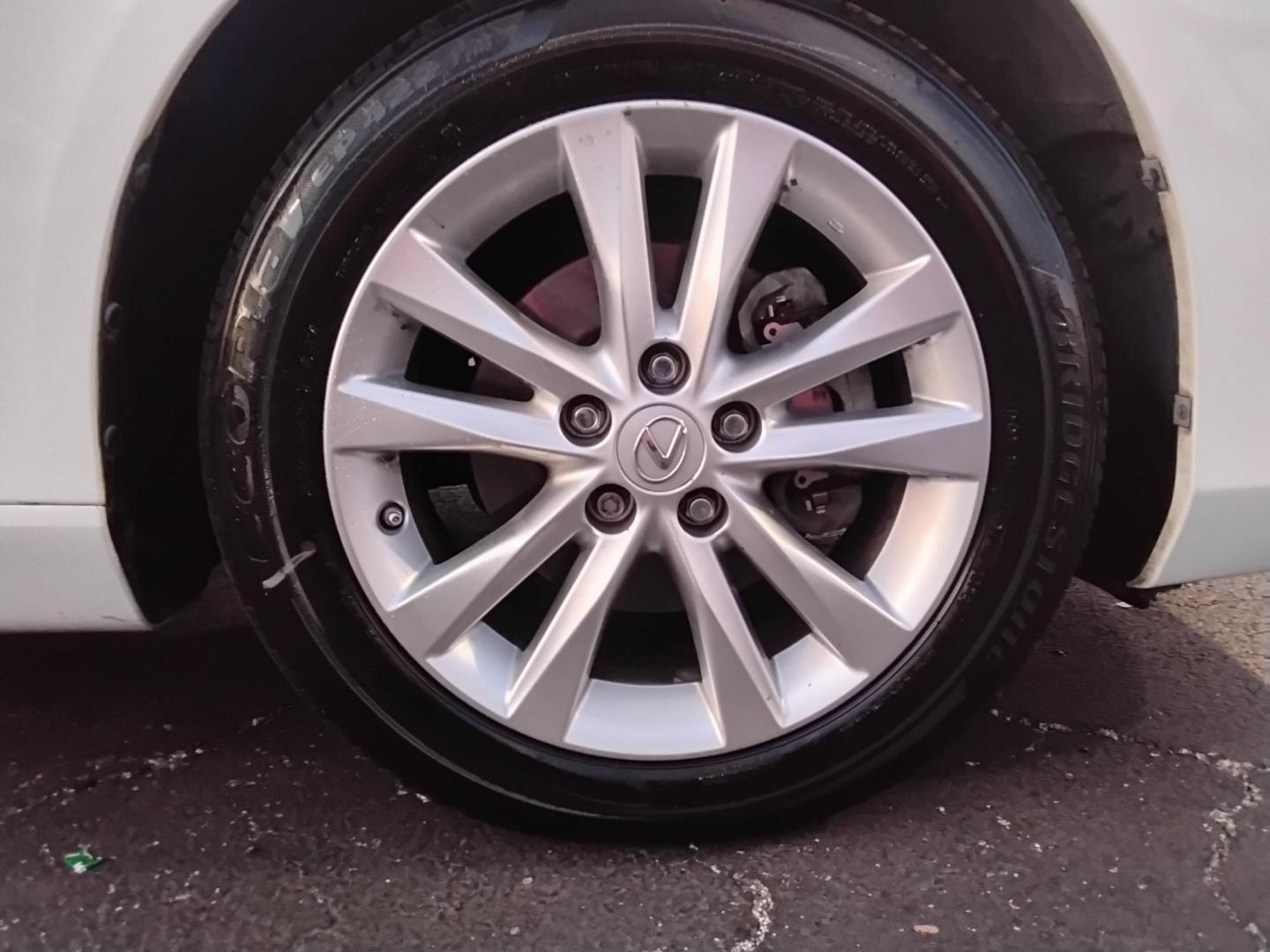 2012 White /Beige Lexus ES 350 Sedan (JTHBK1EG4C2) with an 3.5L V6 DOHC 24V engine, 6-Speed Automatic transmission, located at 6112 N Florida Avenue, Tampa, FL, 33604, (888) 521-5131, 27.954929, -82.459534 - 499$ Down plus tax & tag. - Photo#11