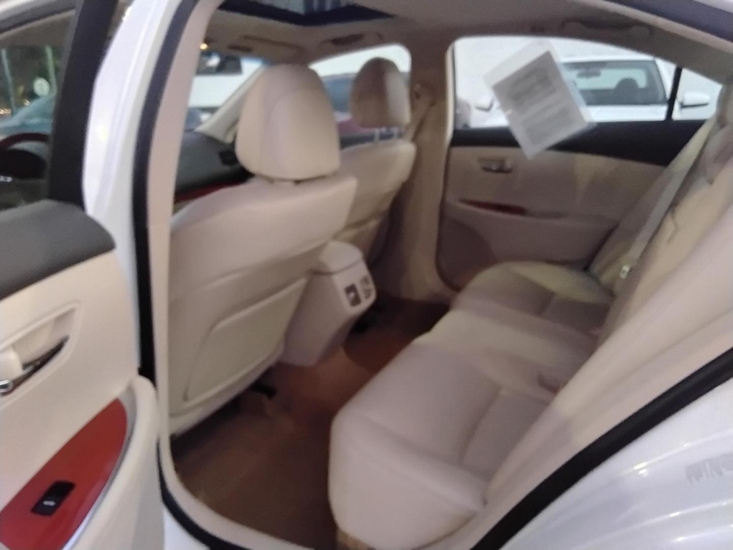 2012 White /Beige Lexus ES 350 Sedan (JTHBK1EG4C2) with an 3.5L V6 DOHC 24V engine, 6-Speed Automatic transmission, located at 6112 N Florida Avenue, Tampa, FL, 33604, (888) 521-5131, 27.954929, -82.459534 - 499$ Down plus tax & tag. - Photo#8