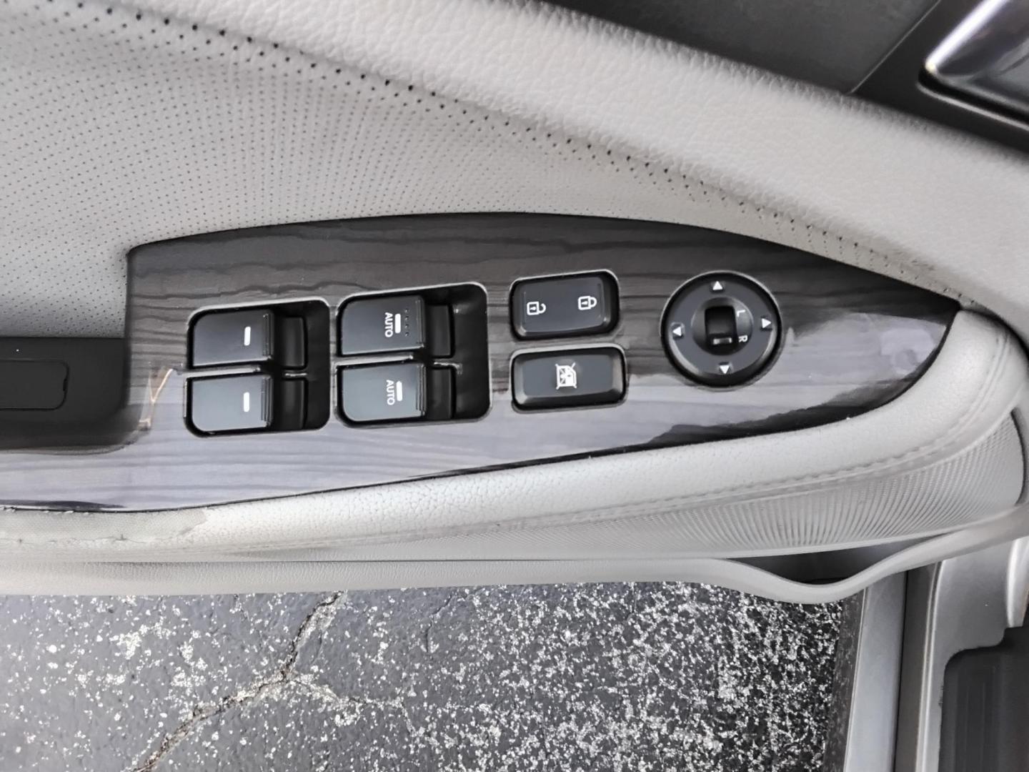 2012 SILVER /Grey Kia Optima EX (5XXGN4A70CG) with an 2.4L L4 DOHC 16V engine, 6-Speed Automatic transmission, located at 6112 N Florida Avenue, Tampa, FL, 33604, (888) 521-5131, 27.954929, -82.459534 - $499 Plus tax & tag. - Photo#18