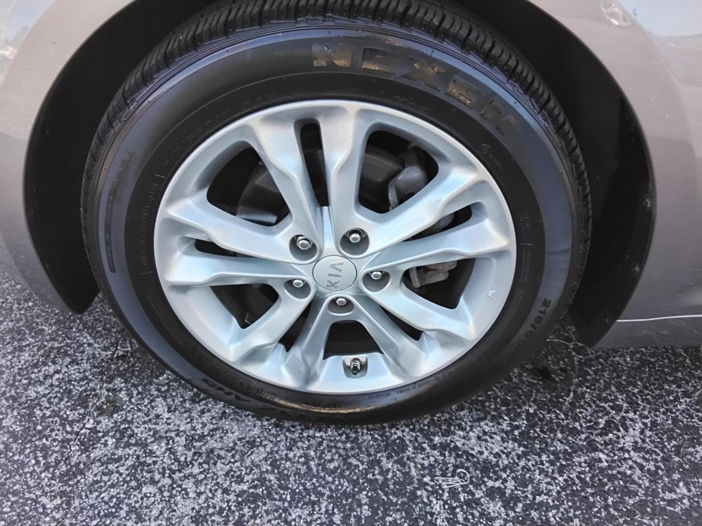 2012 SILVER /Grey Kia Optima EX (5XXGN4A70CG) with an 2.4L L4 DOHC 16V engine, 6-Speed Automatic transmission, located at 6112 N Florida Avenue, Tampa, FL, 33604, (888) 521-5131, 27.954929, -82.459534 - $499 Plus tax & tag. - Photo#21