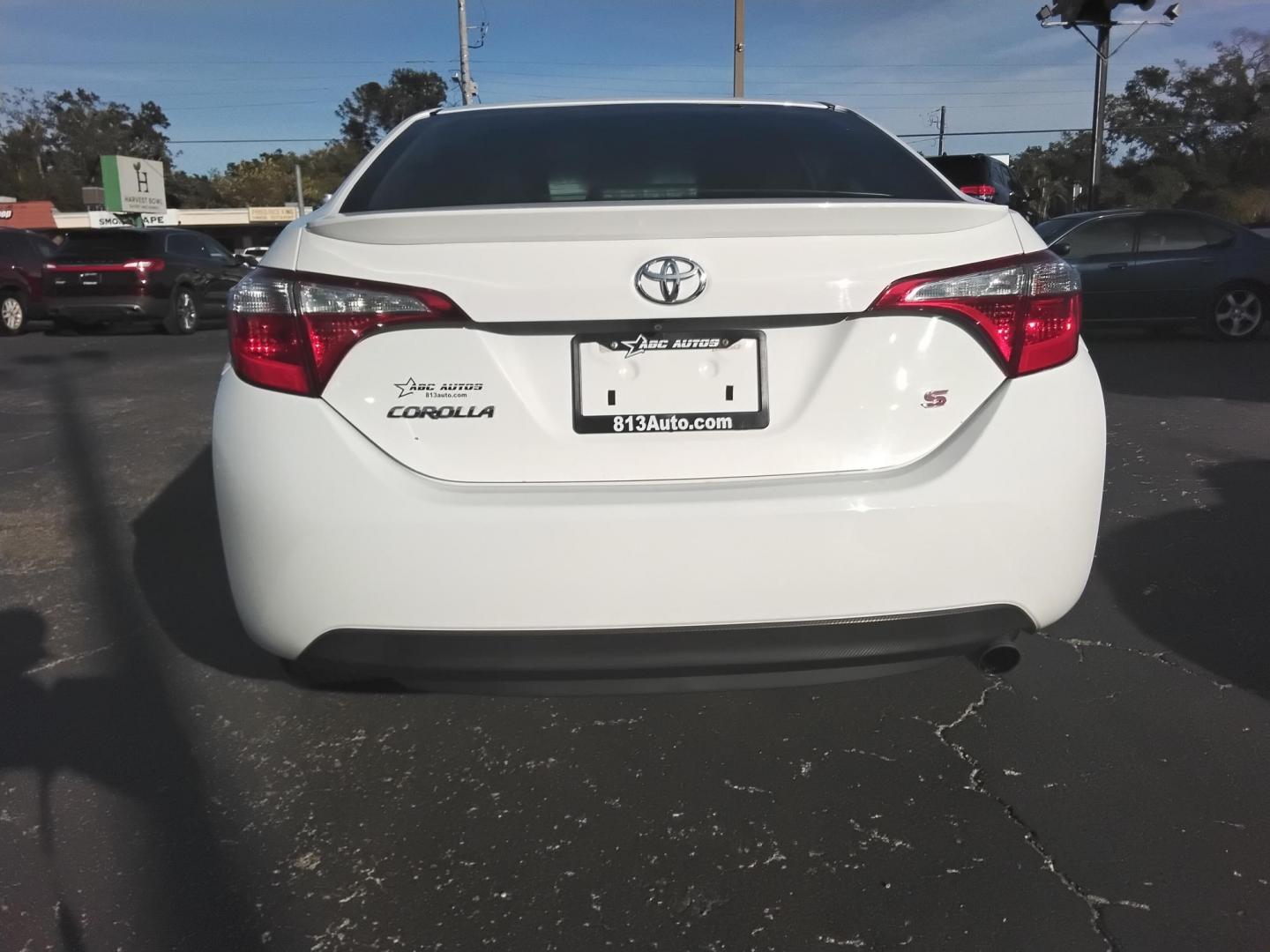 2016 White /Grey Toyota Corolla L 4-Speed AT (5YFBURHE0GP) with an 1.8L L4 DOHC 16V engine, 4A transmission, located at 6112 N Florida Avenue, Tampa, FL, 33604, (888) 521-5131, 27.954929, -82.459534 - 499$ DOWN PLUS TAX & TAG. - Photo#4