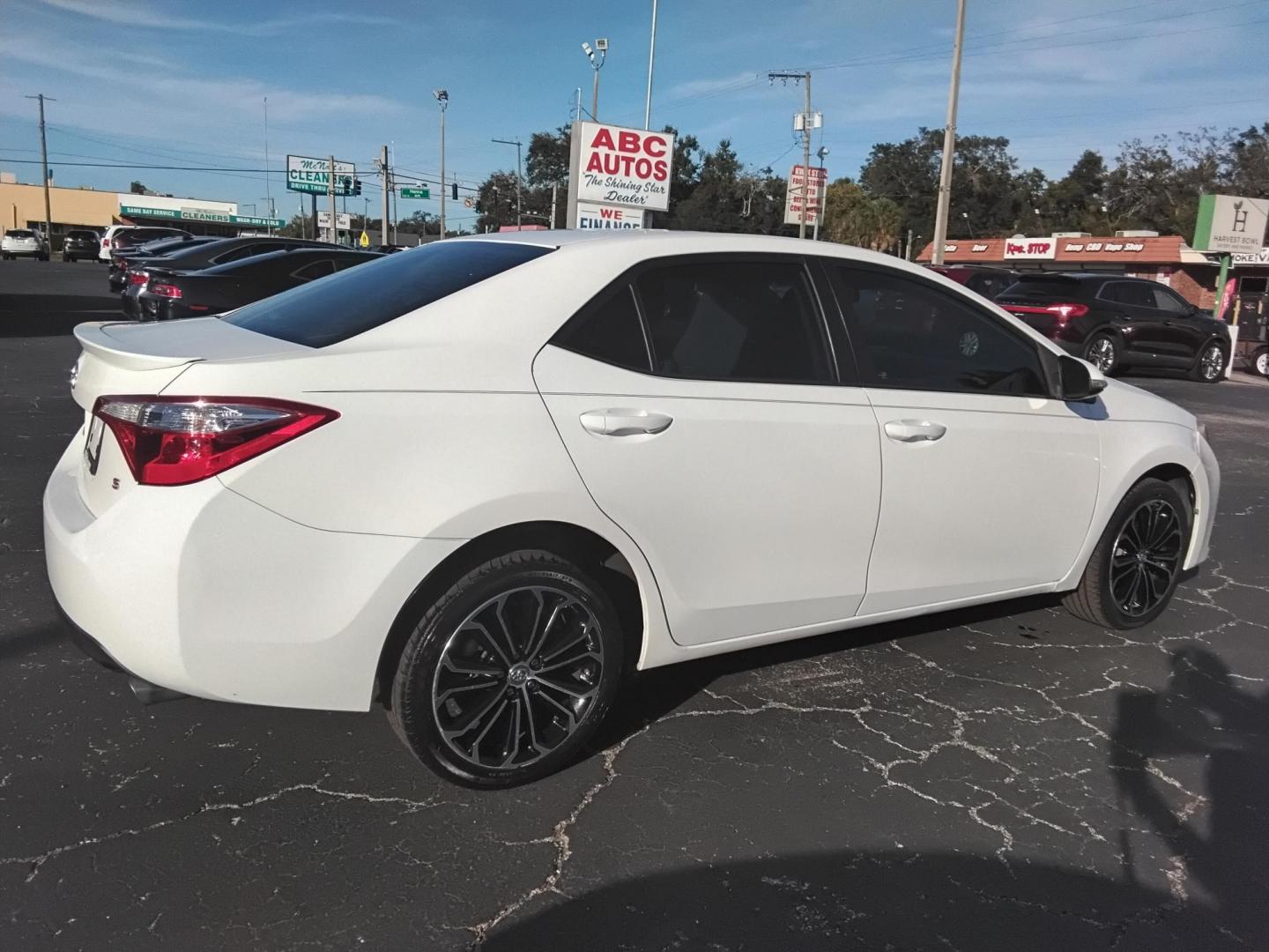 2016 White /Grey Toyota Corolla L 4-Speed AT (5YFBURHE0GP) with an 1.8L L4 DOHC 16V engine, 4A transmission, located at 6112 N Florida Avenue, Tampa, FL, 33604, (888) 521-5131, 27.954929, -82.459534 - 499$ DOWN PLUS TAX & TAG. - Photo#3