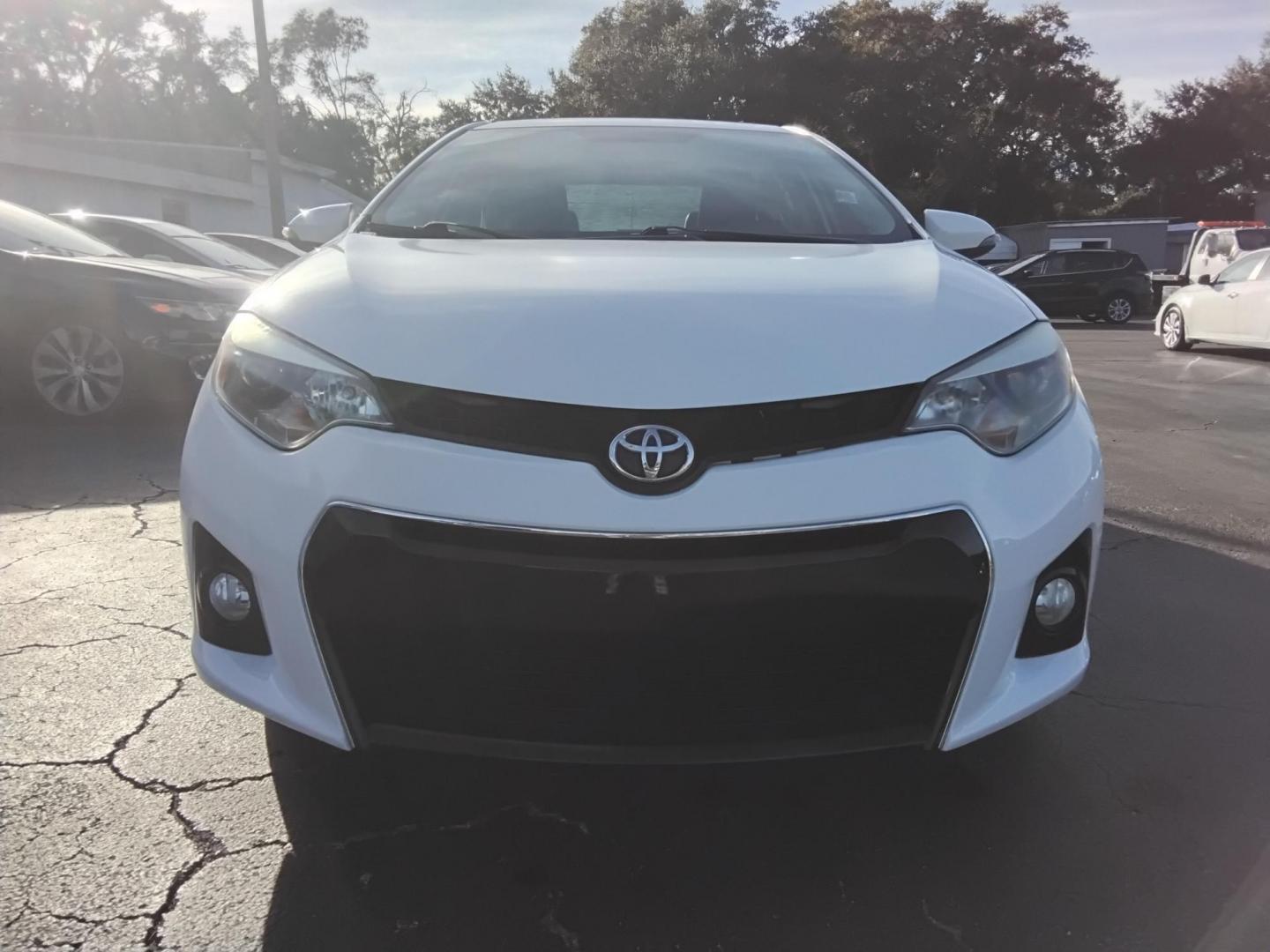 2016 White /Grey Toyota Corolla L 4-Speed AT (5YFBURHE0GP) with an 1.8L L4 DOHC 16V engine, 4A transmission, located at 6112 N Florida Avenue, Tampa, FL, 33604, (888) 521-5131, 27.954929, -82.459534 - 499$ DOWN PLUS TAX & TAG. - Photo#2