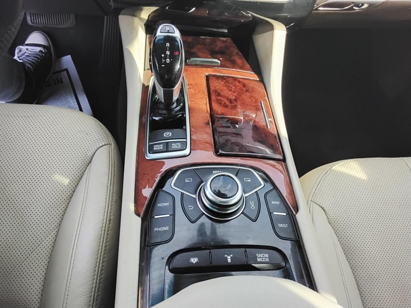 2015 BLACK /Beige Kia K900 V8 (KNALU4D45F6) with an 5.0L V8 OHV 32V engine, 8A transmission, located at 6112 N Florida Avenue, Tampa, FL, 33604, (888) 521-5131, 27.954929, -82.459534 - 499$ DOWN PLUS TAX & TAG. - Photo#10