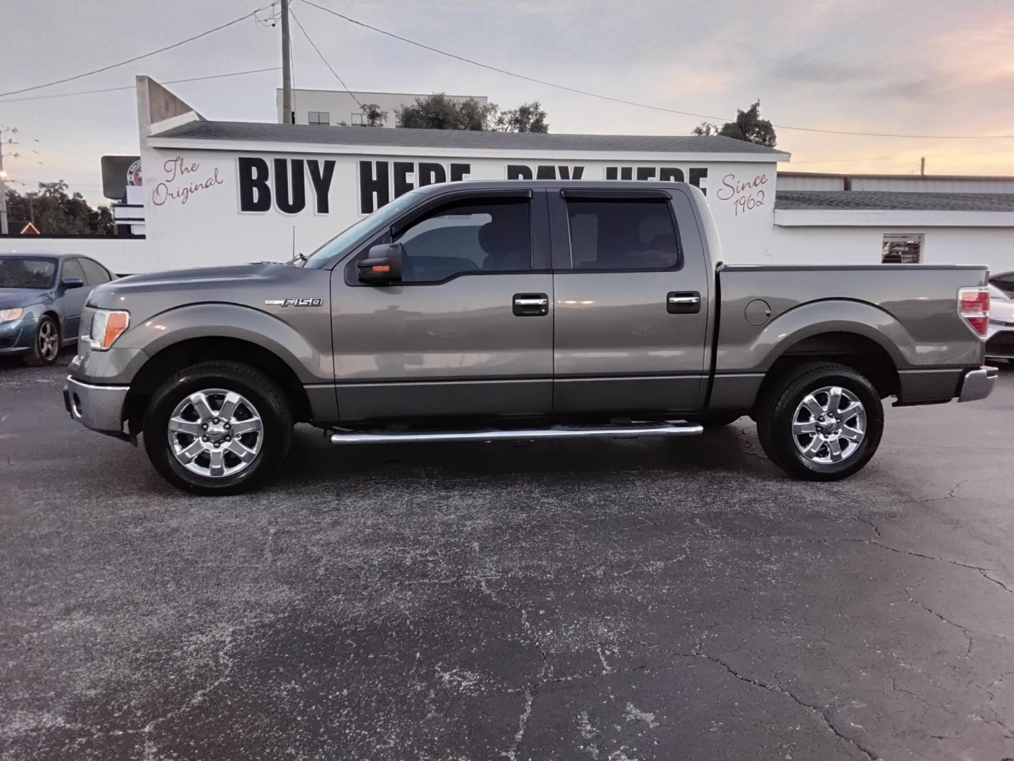 2014 GRAY /Grey Ford F-150 FX2 SuperCrew 5.5-ft. Bed 2WD (1FTFW1CF0EK) with an 5.0L V8 engine, 6-Speed Automatic transmission, located at 6112 N Florida Avenue, Tampa, FL, 33604, (888) 521-5131, 27.954929, -82.459534 - 499$ DOWN PLUS TAX & TAG.- Photo#0
