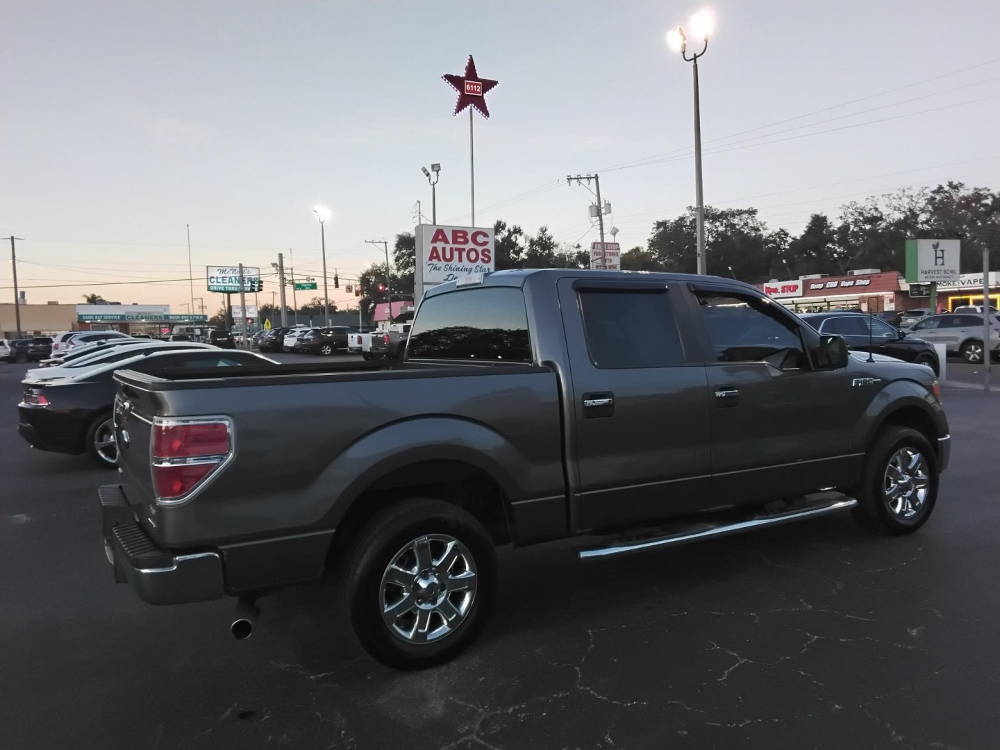 2014 GRAY /Grey Ford F-150 FX2 SuperCrew 5.5-ft. Bed 2WD (1FTFW1CF0EK) with an 5.0L V8 engine, 6-Speed Automatic transmission, located at 6112 N Florida Avenue, Tampa, FL, 33604, (888) 521-5131, 27.954929, -82.459534 - 499$ DOWN PLUS TAX & TAG.- Photo#4